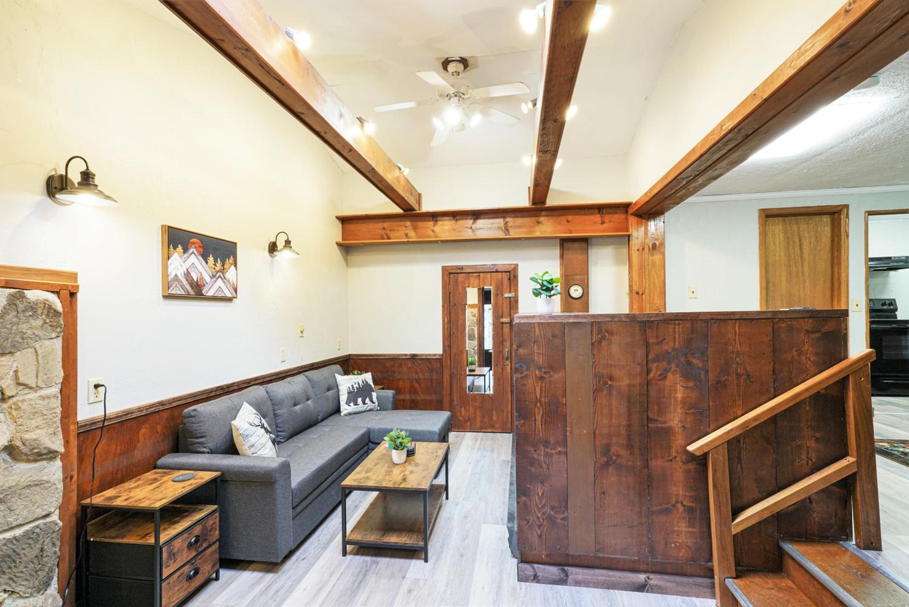 Deluxe King Suite photo 1