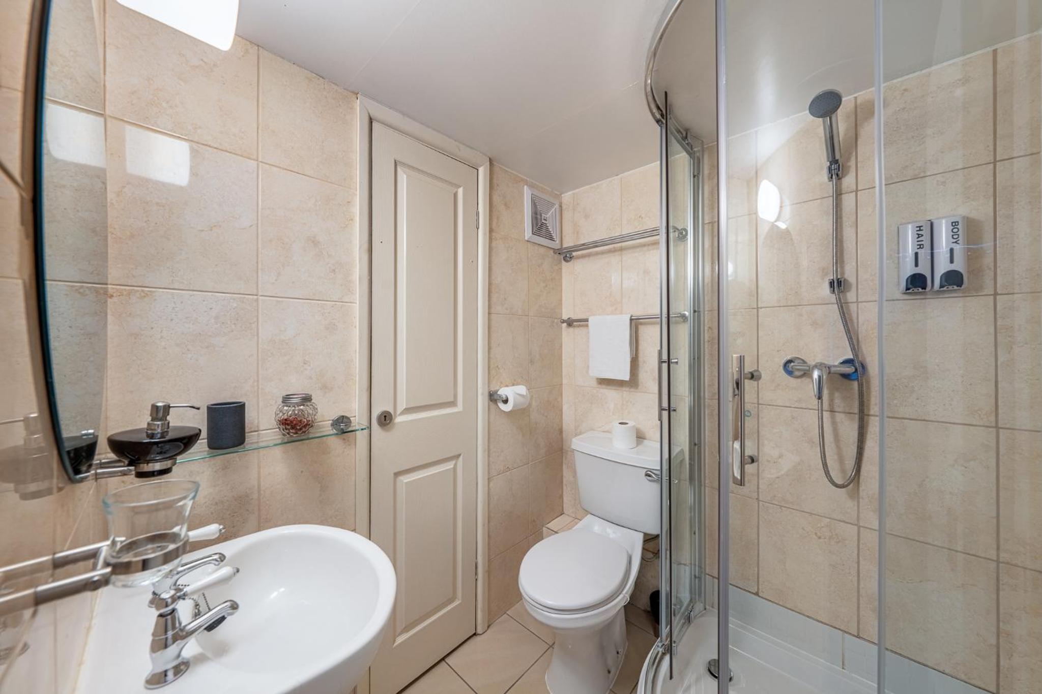 Triple Room with Shower photo 3