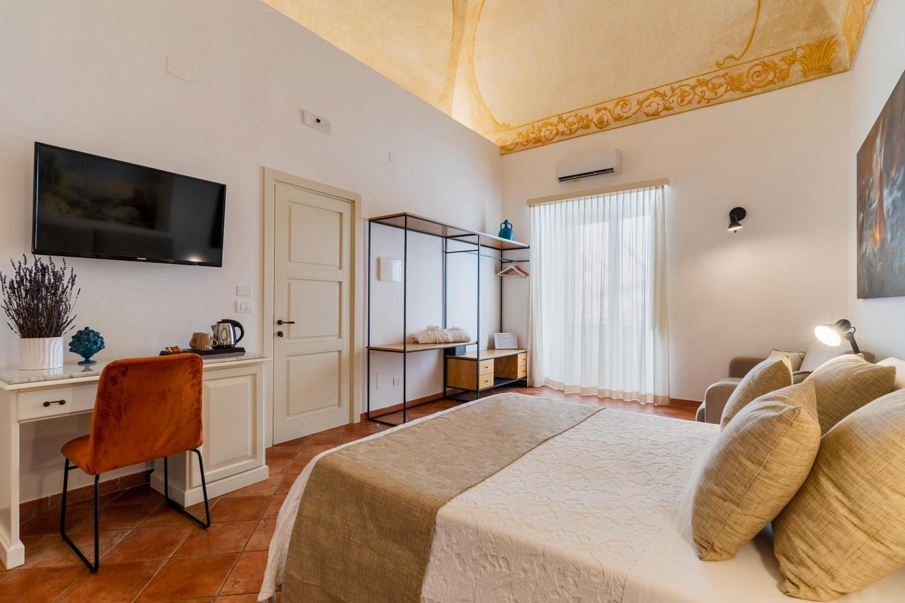 Superior Suite - Photo 6