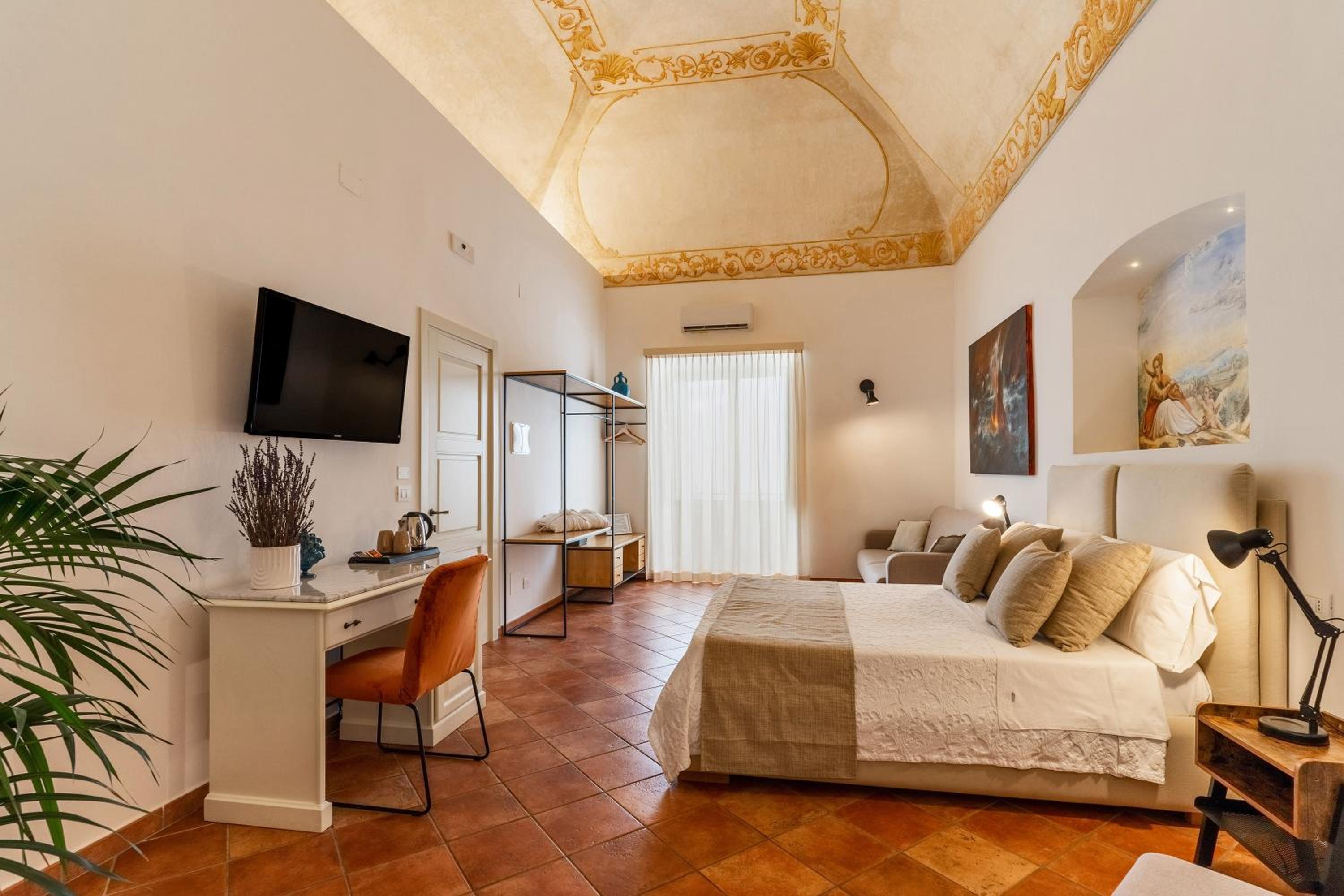 Superior Suite - Photo 2