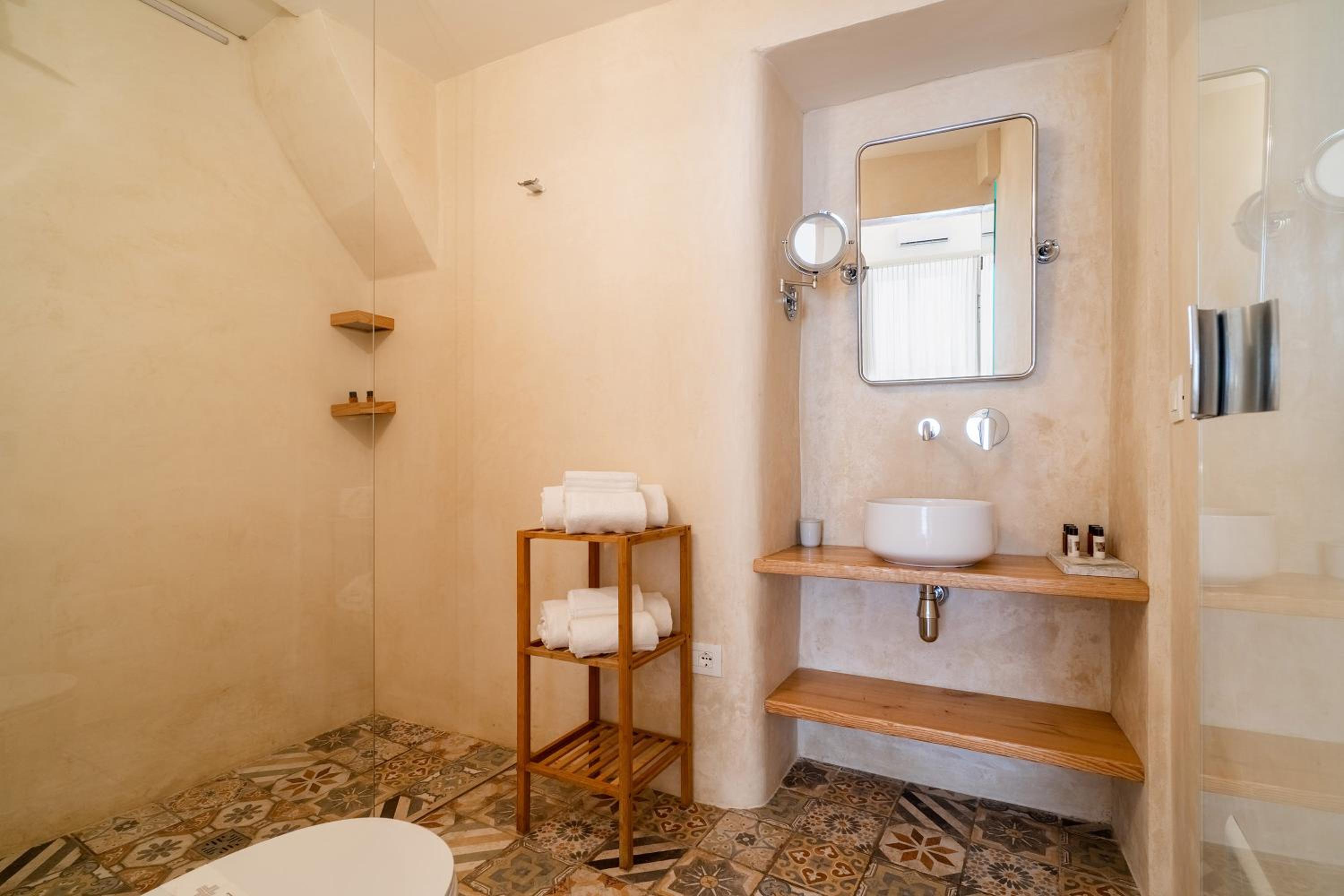 Superior Suite - Photo 3