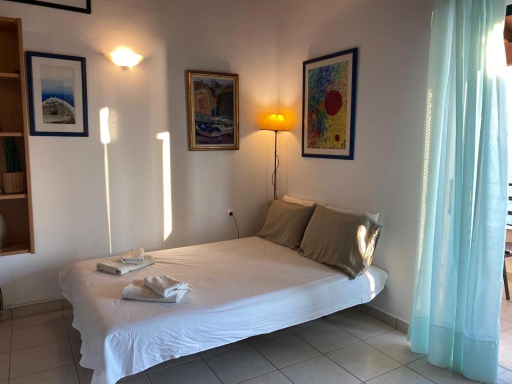 One-Bedroom Apartment with Balcony and Sea View photo 1
