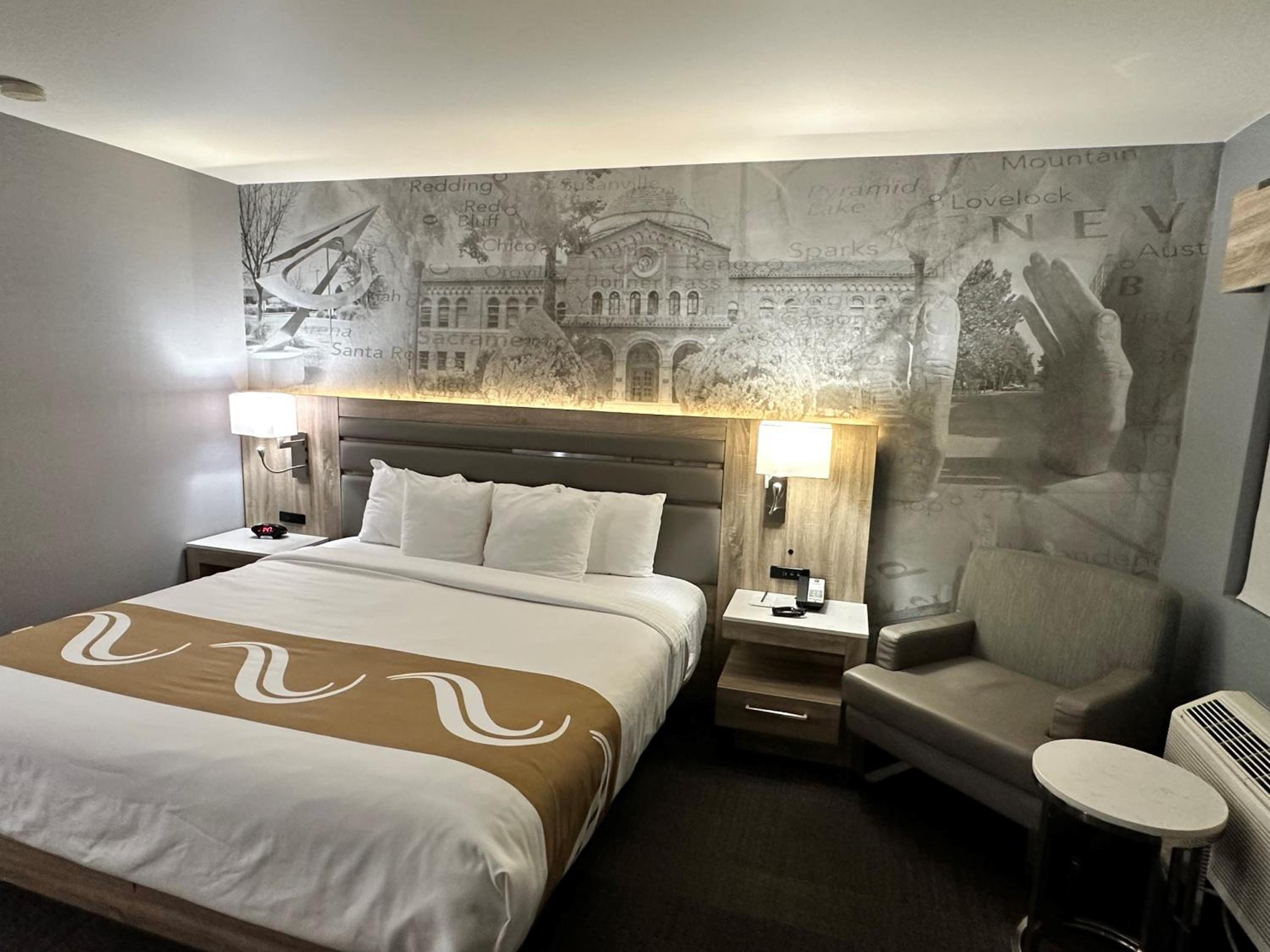 Deluxe King Room - Photo 5