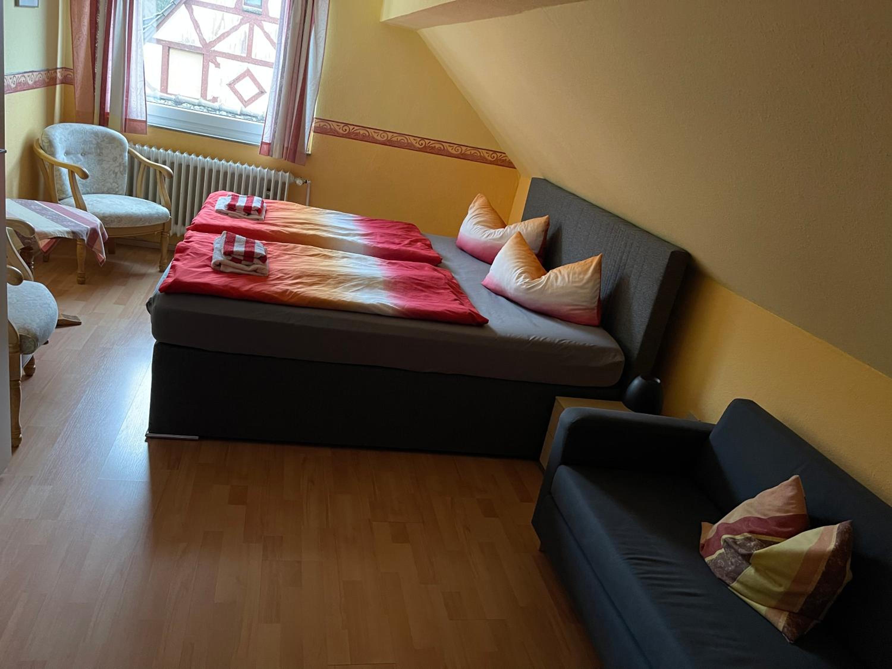 Five-Bedroom House photo 2