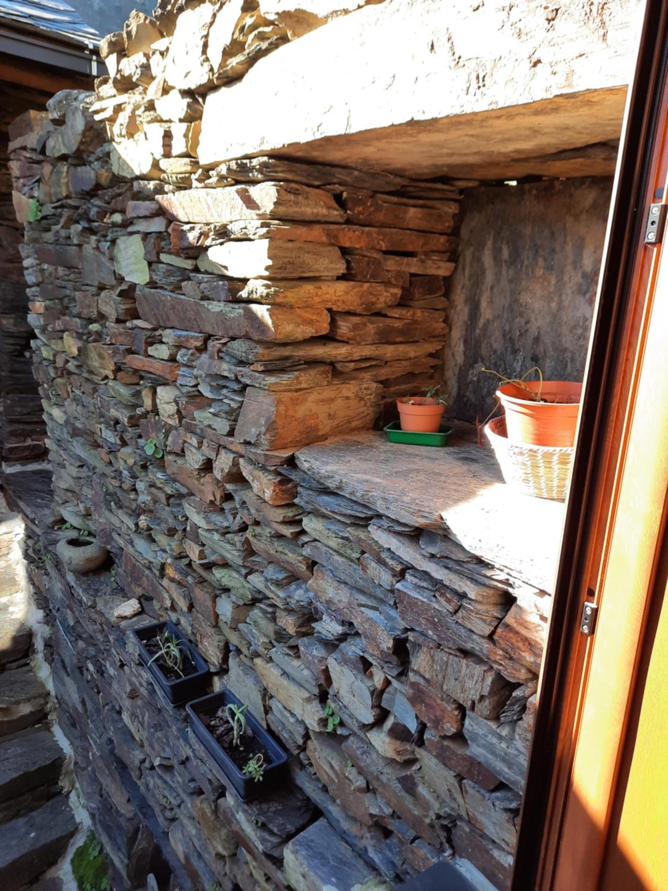 One-Bedroom House - Photo 2