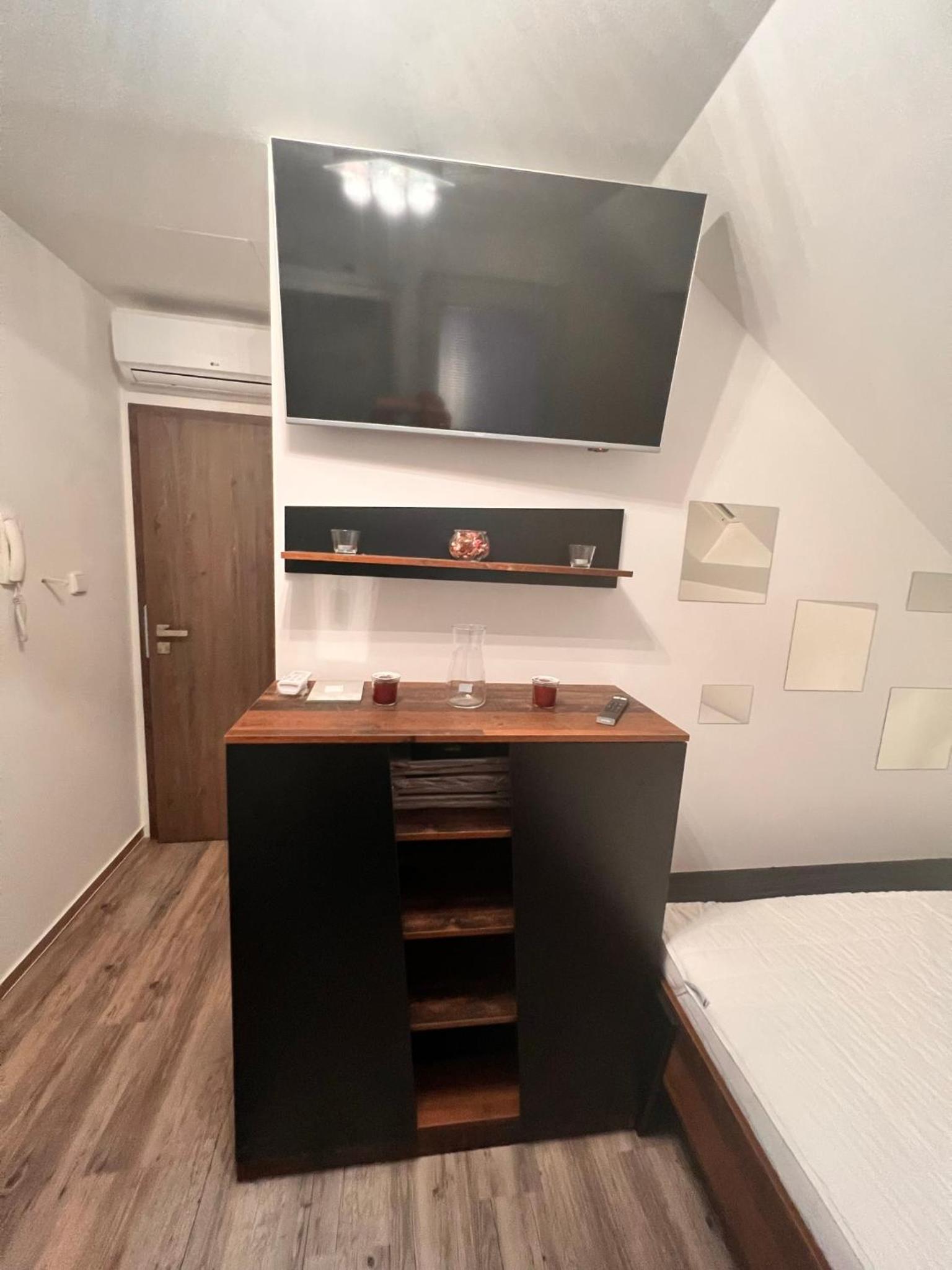 Deluxe Double Room with Shower photo 1