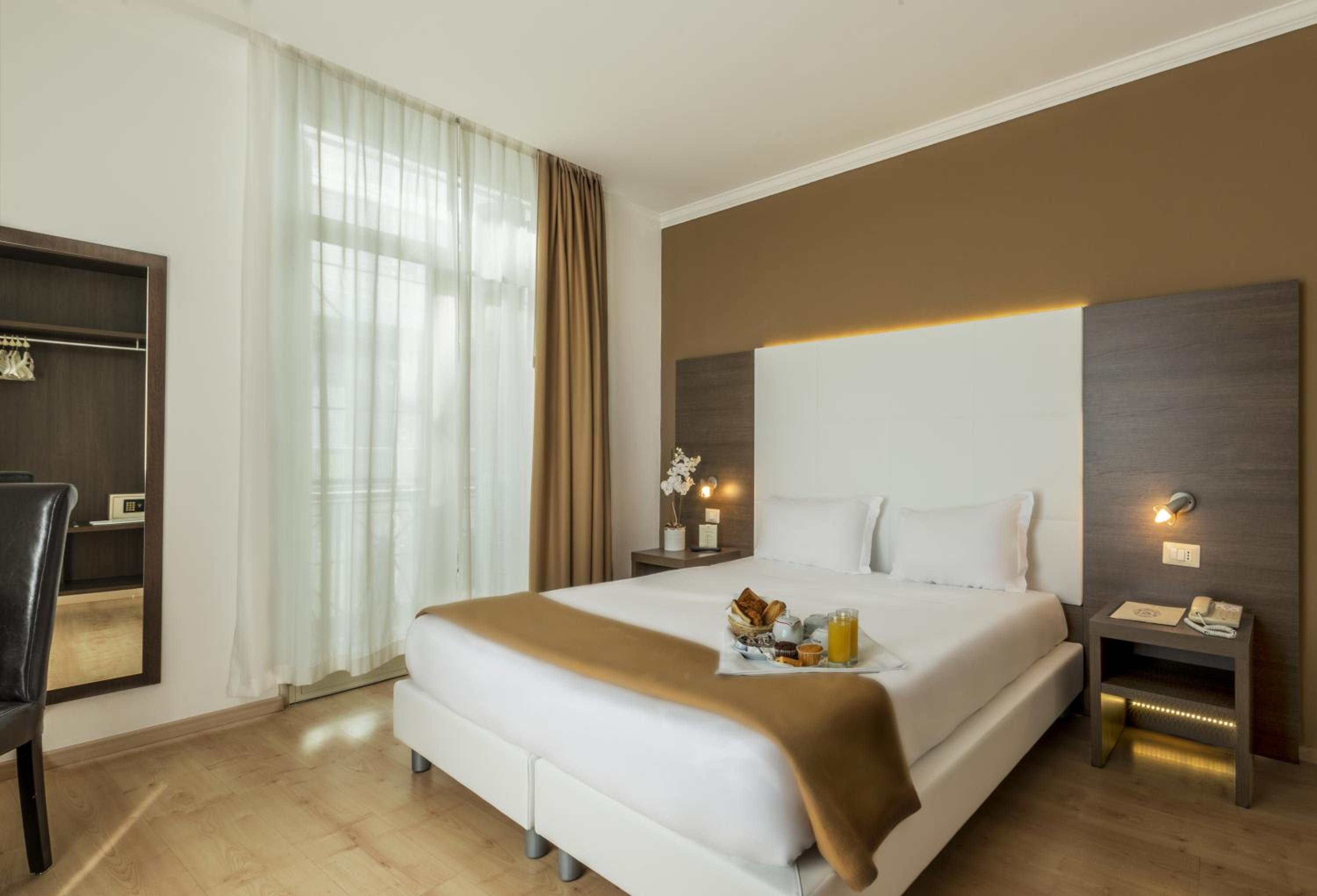 Double Room thumbnail 5