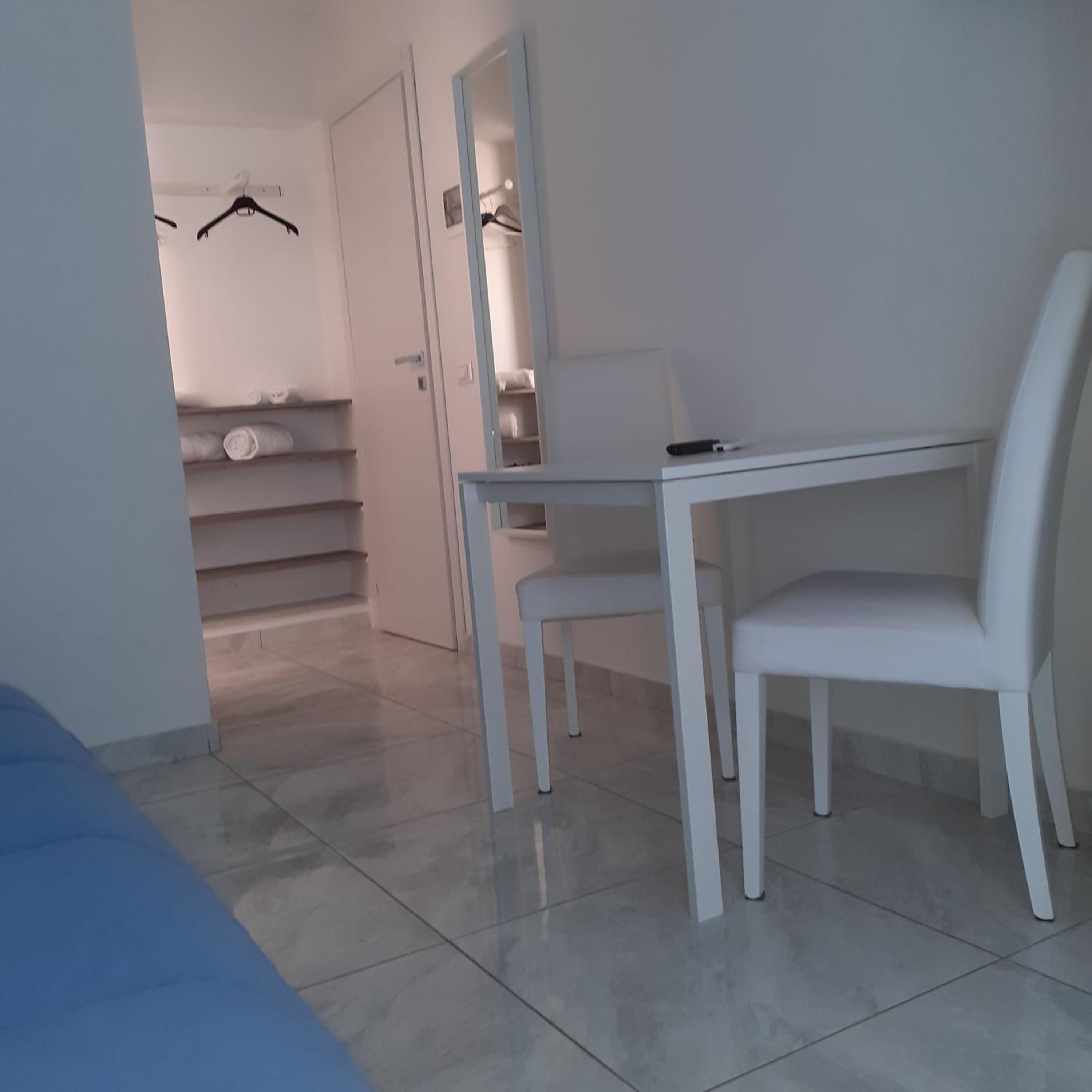 Triple Room with Private Bathroom - Photo 7