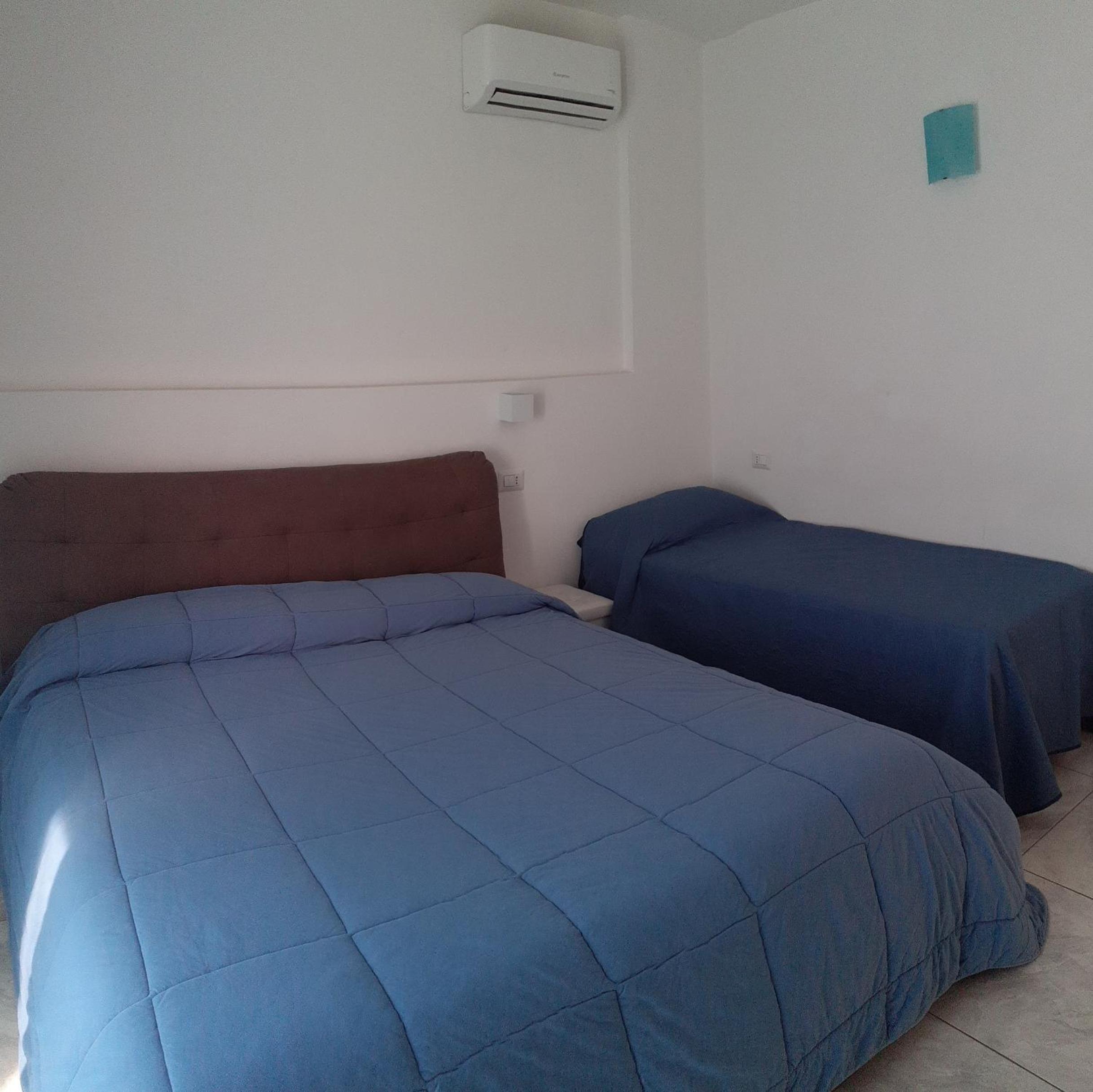 Triple Room with Private Bathroom - Photo 11