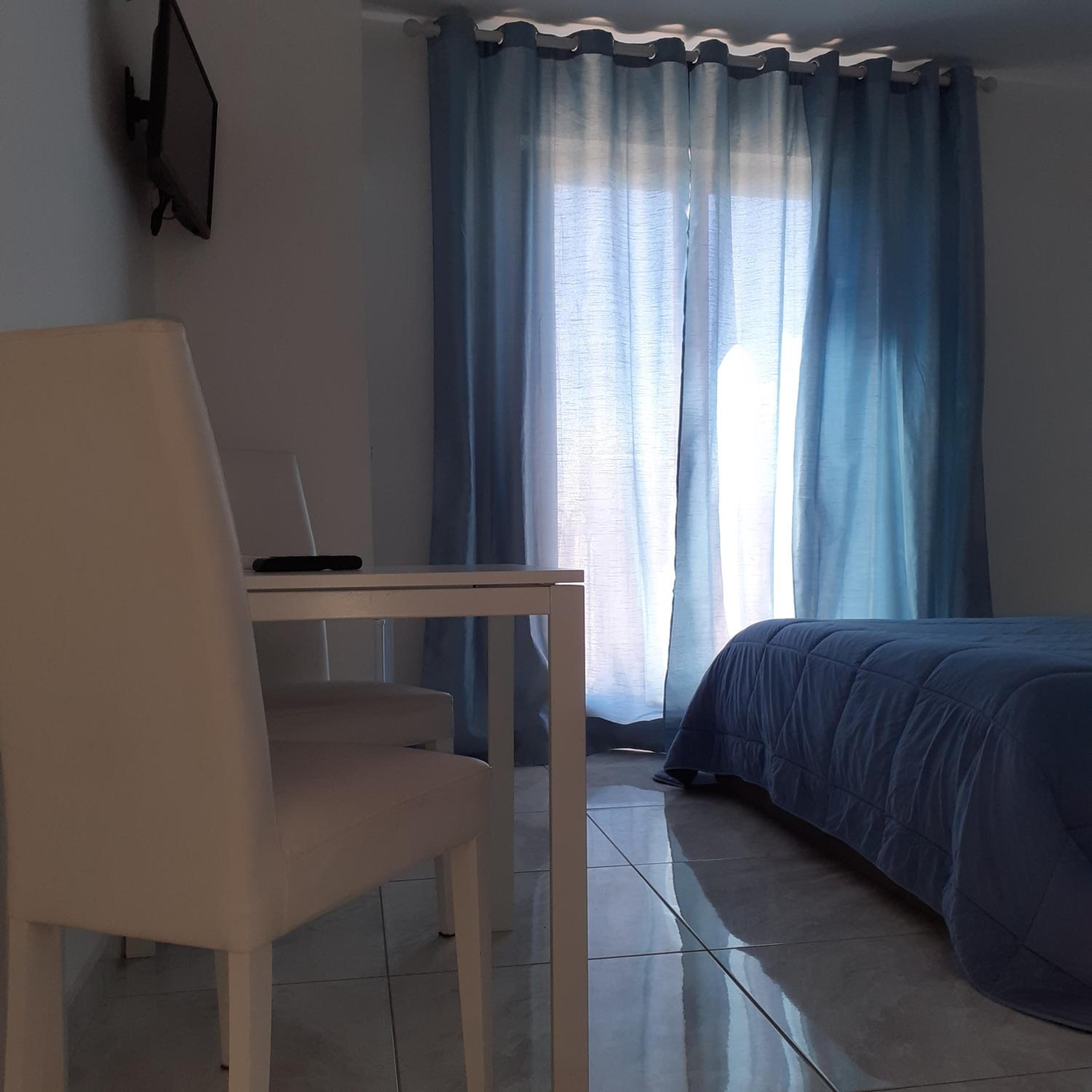 Triple Room with Private Bathroom - Photo 10