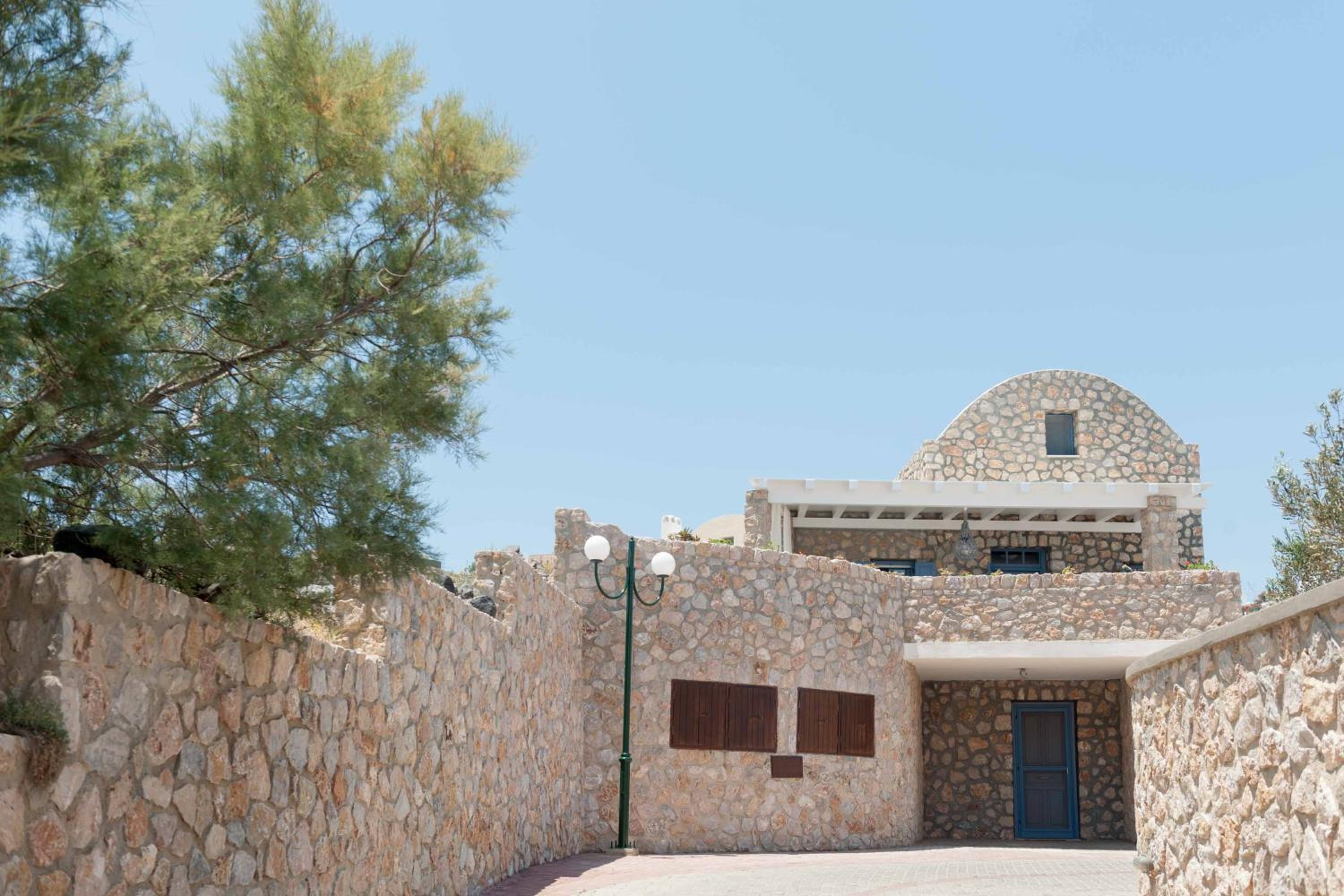 Two-Bedroom Villa - Photo 4