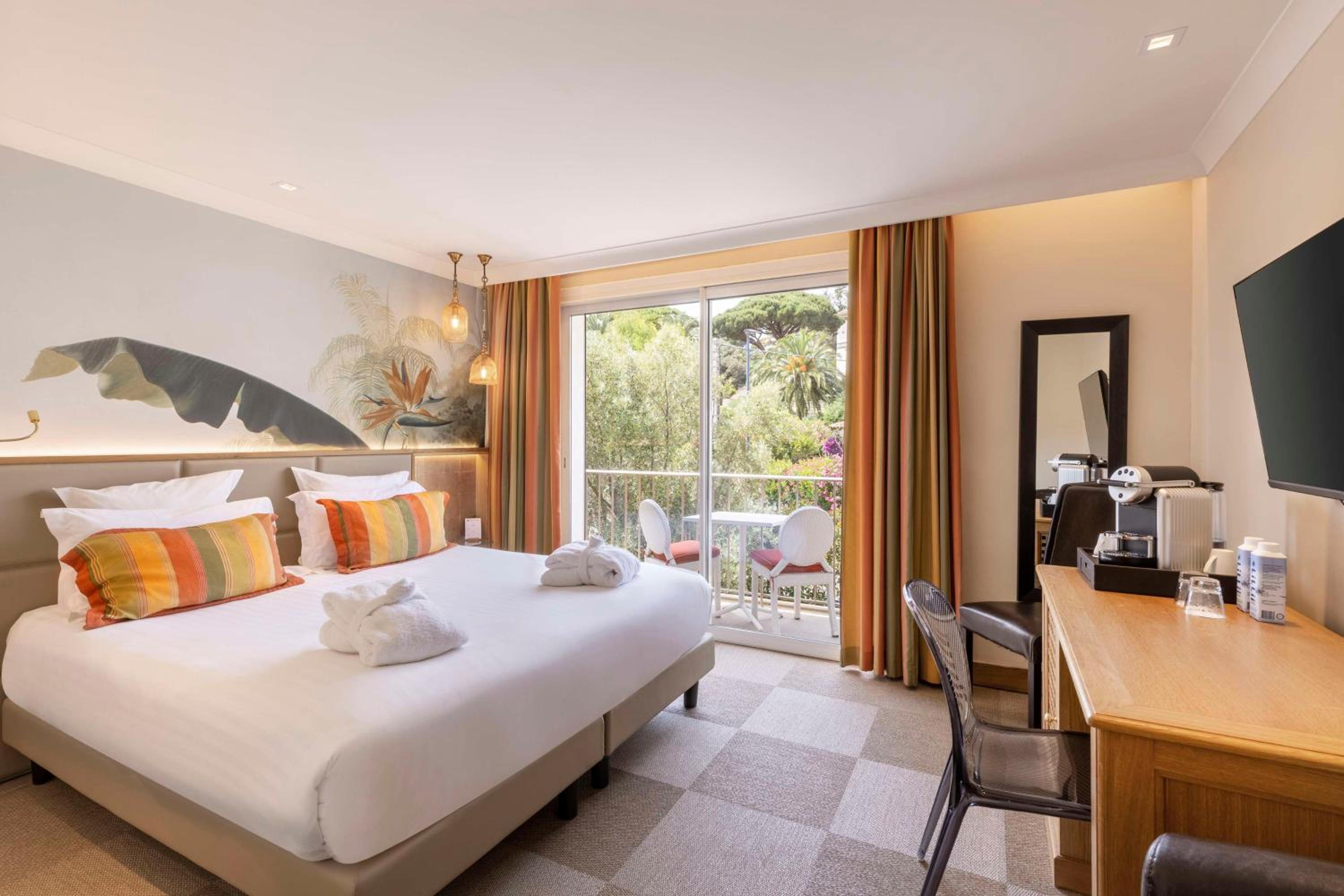 Superior Twin Room with Hill View - Photo 5