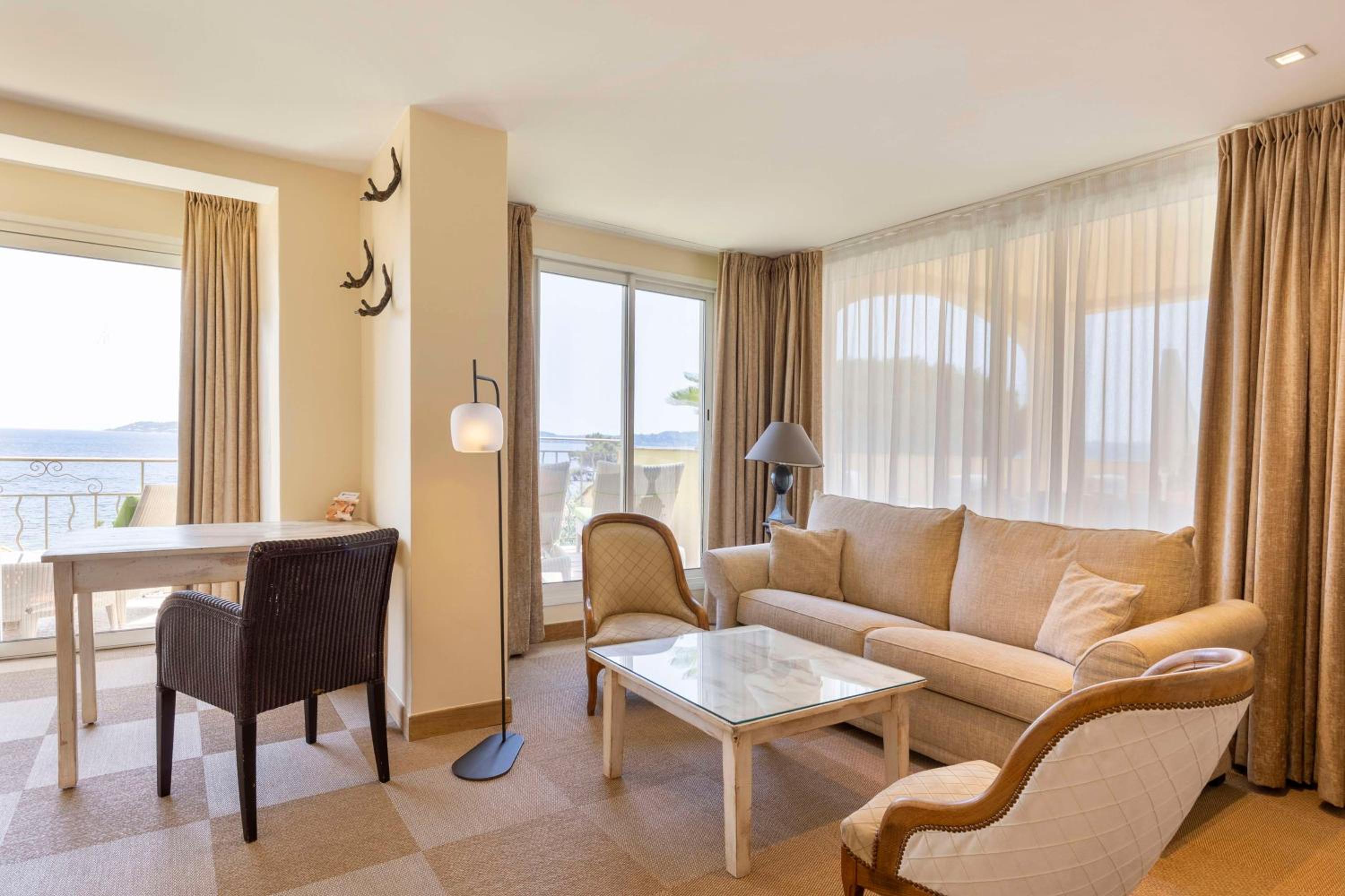 King Suite with View - Photo 4