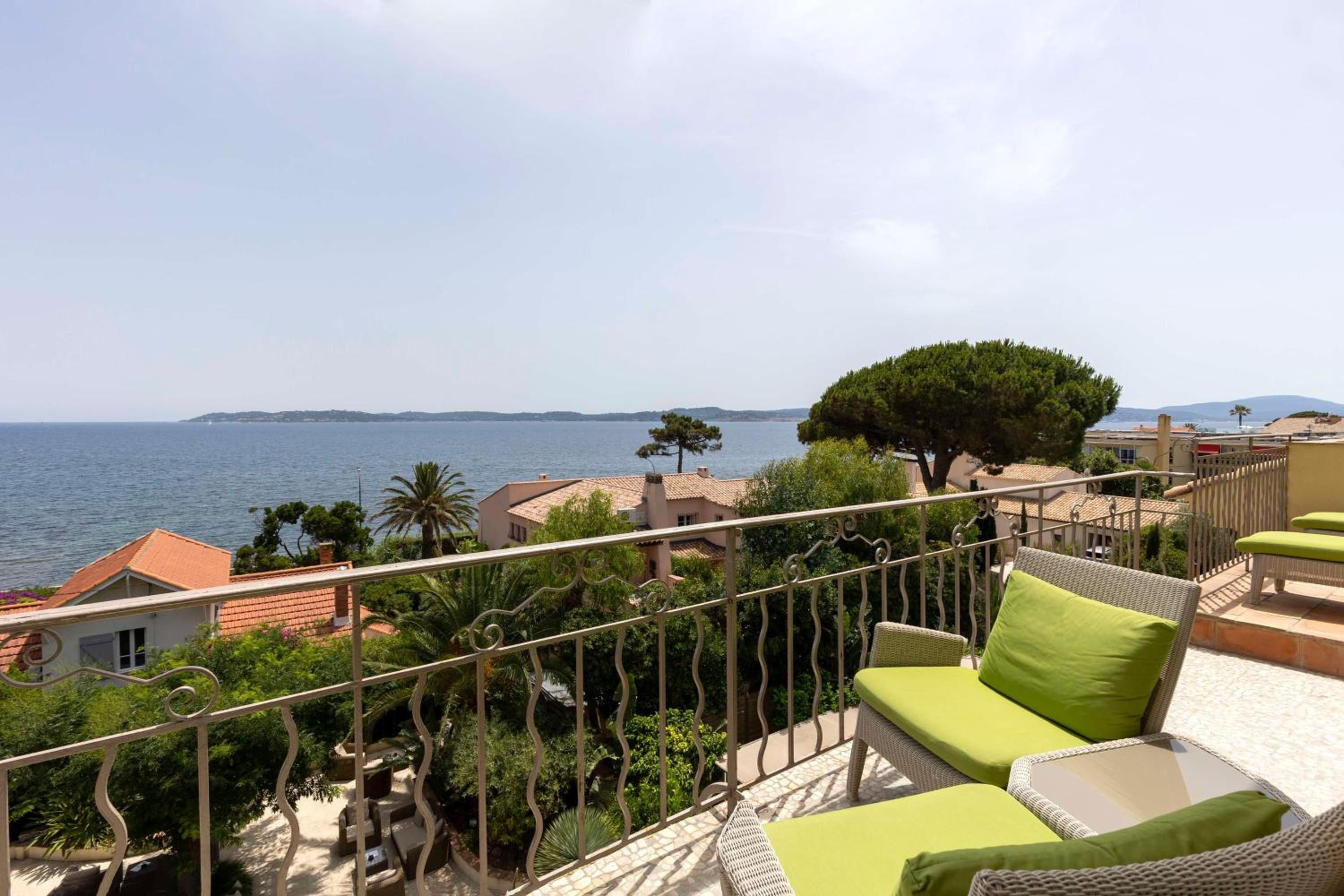 King Suite with View - Photo 7