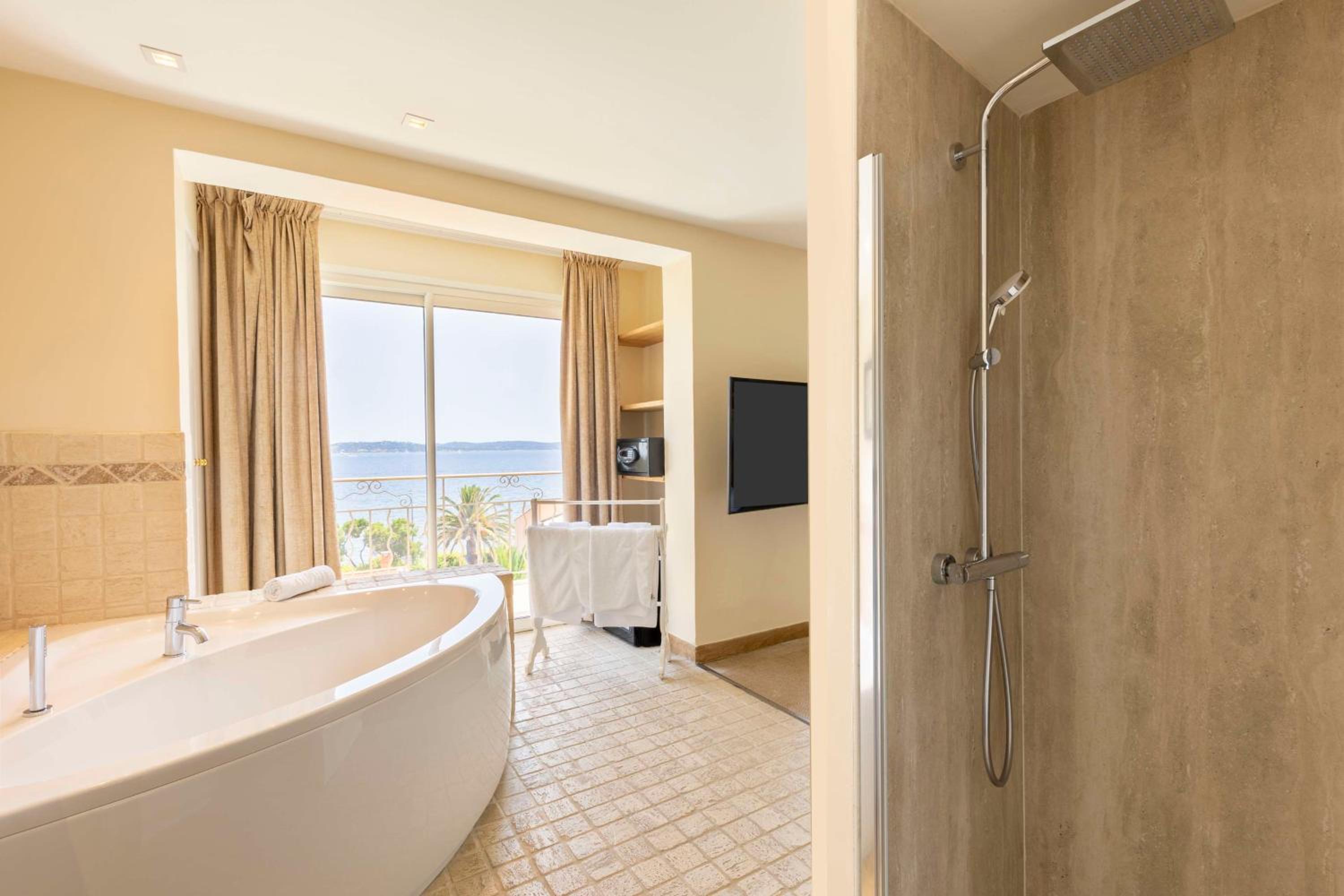 King Suite with View - Photo 2