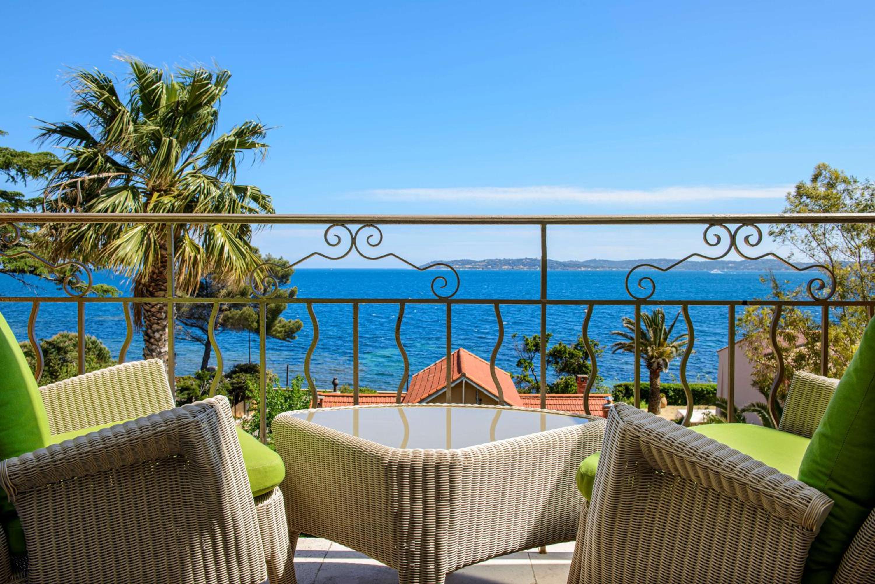 Superior Queen Room with Terrace and Sea View - Photo 6