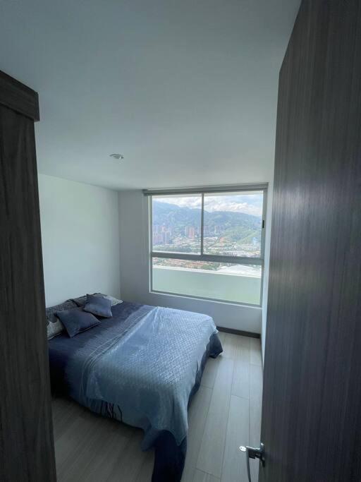Three-Bedroom Apartment photo 2