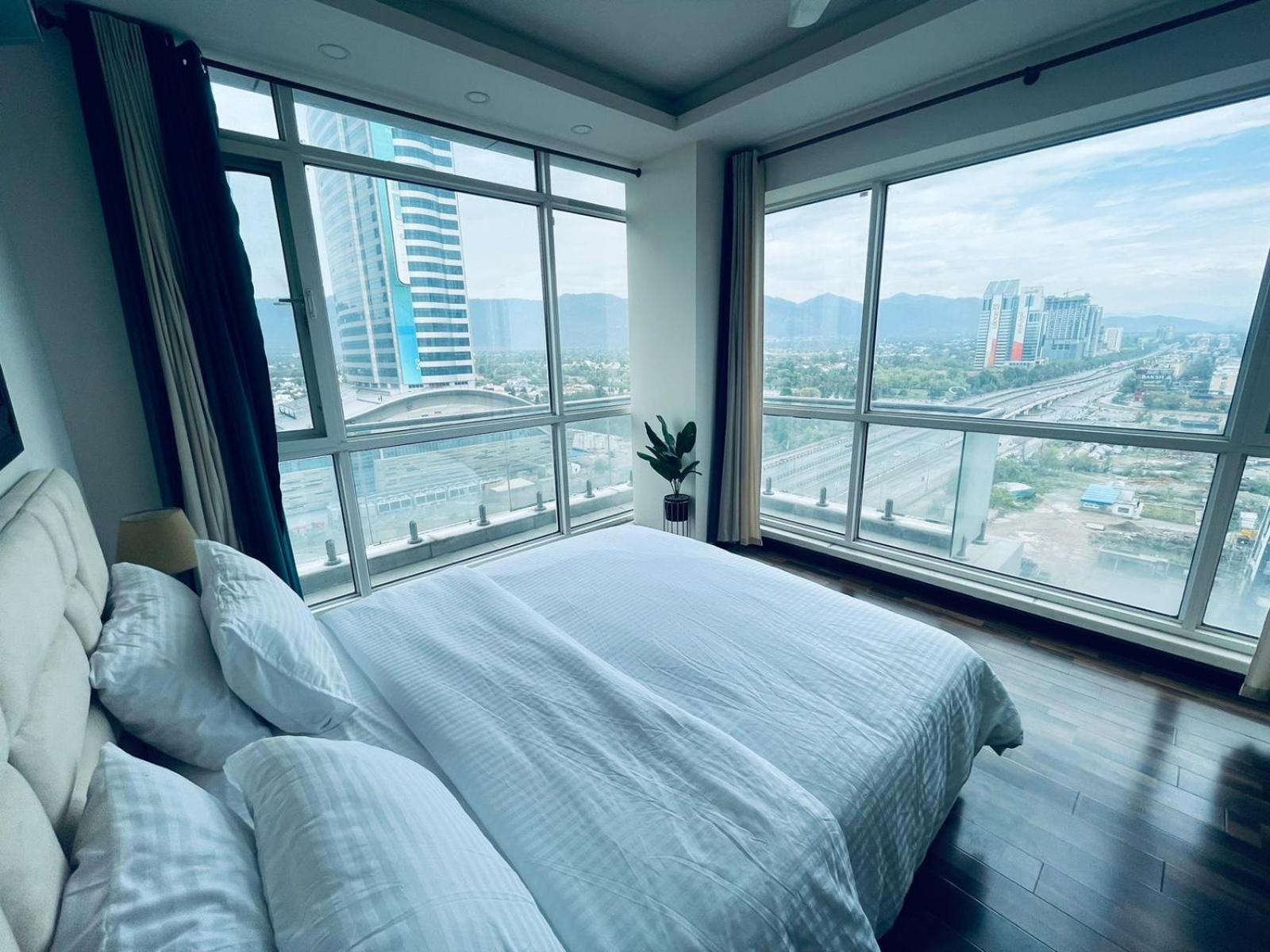 Apartment with Mountain View photo 1