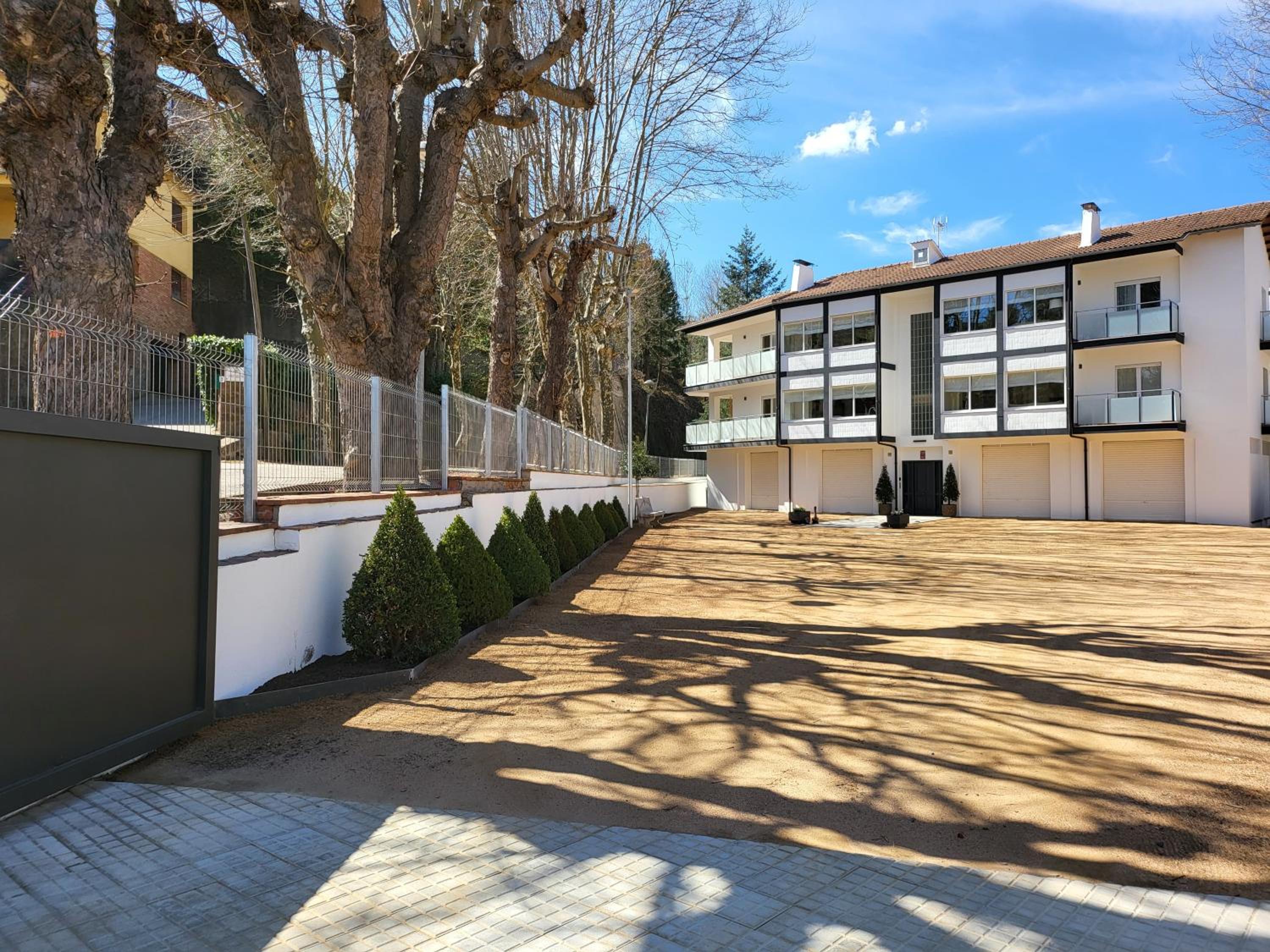 Apartment with Terrace photo 2