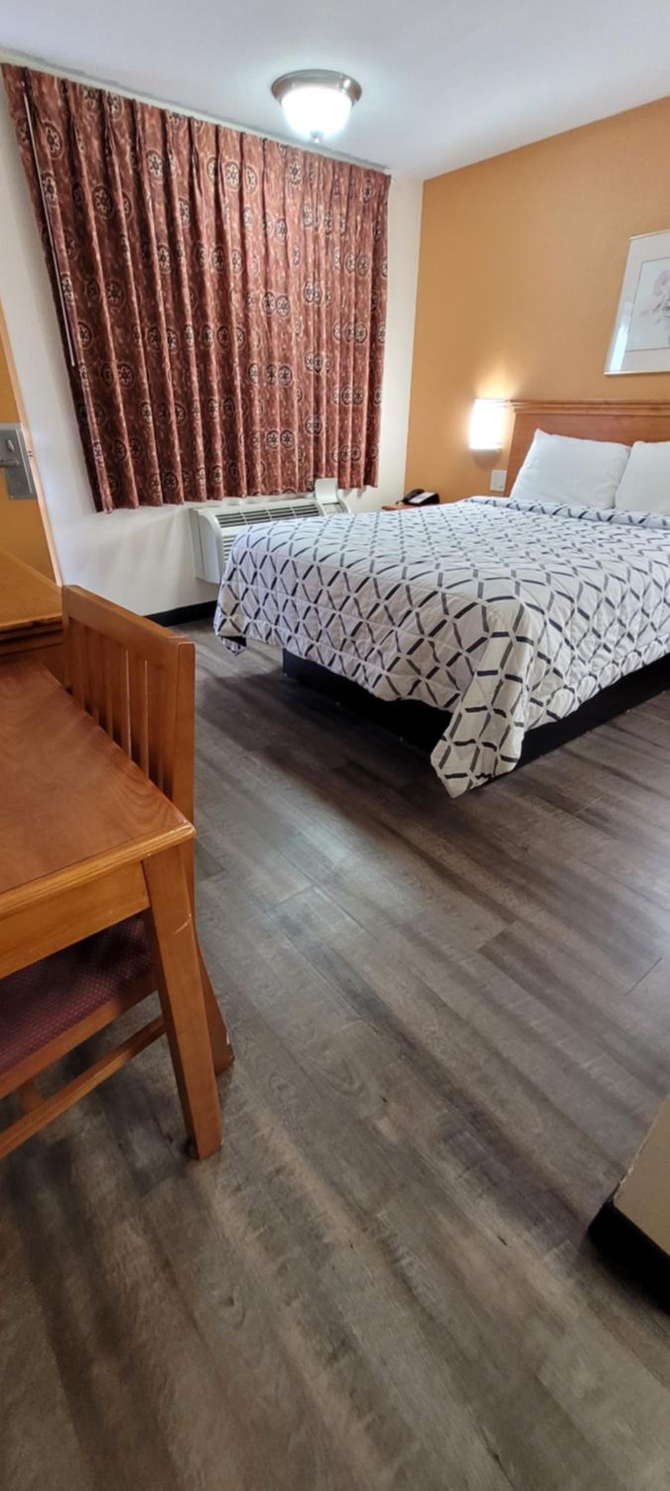 Standard Queen Room