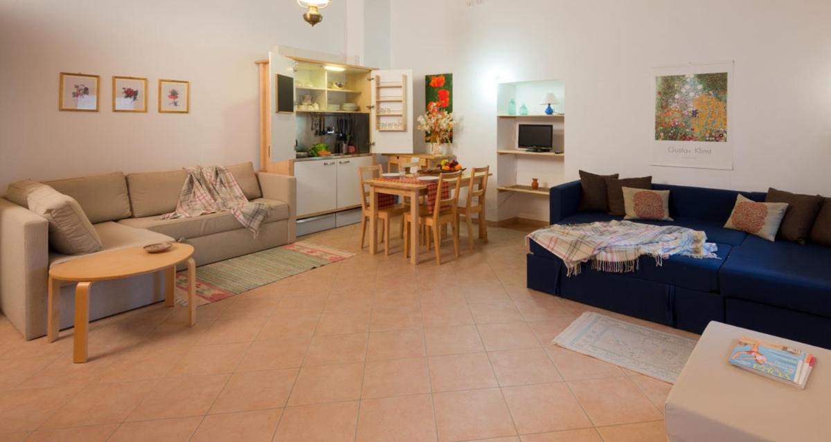 Apartment photo 2