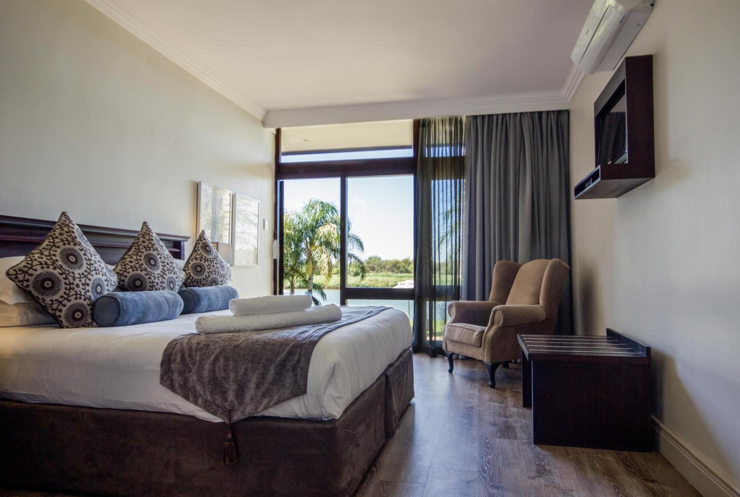 Deluxe Double or Twin Room photo 3