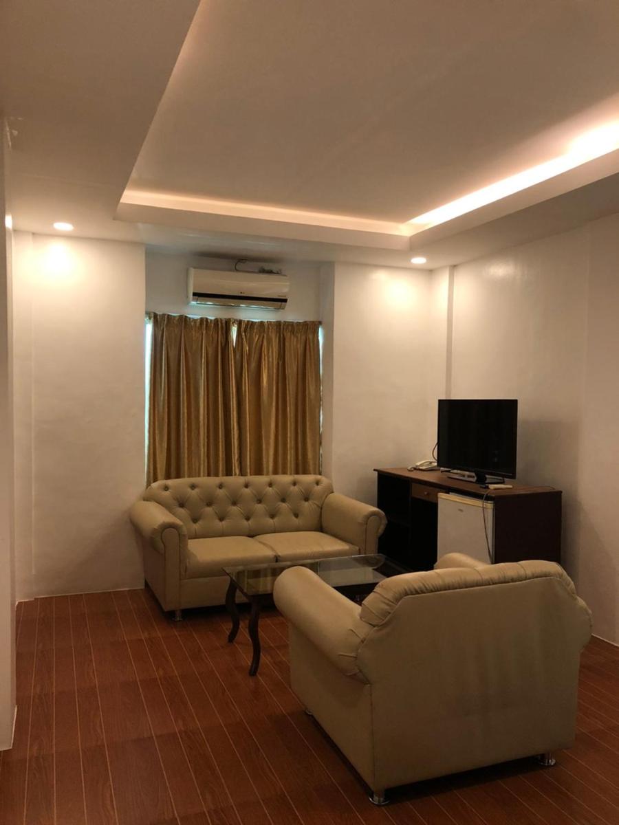 Family Room photo 3