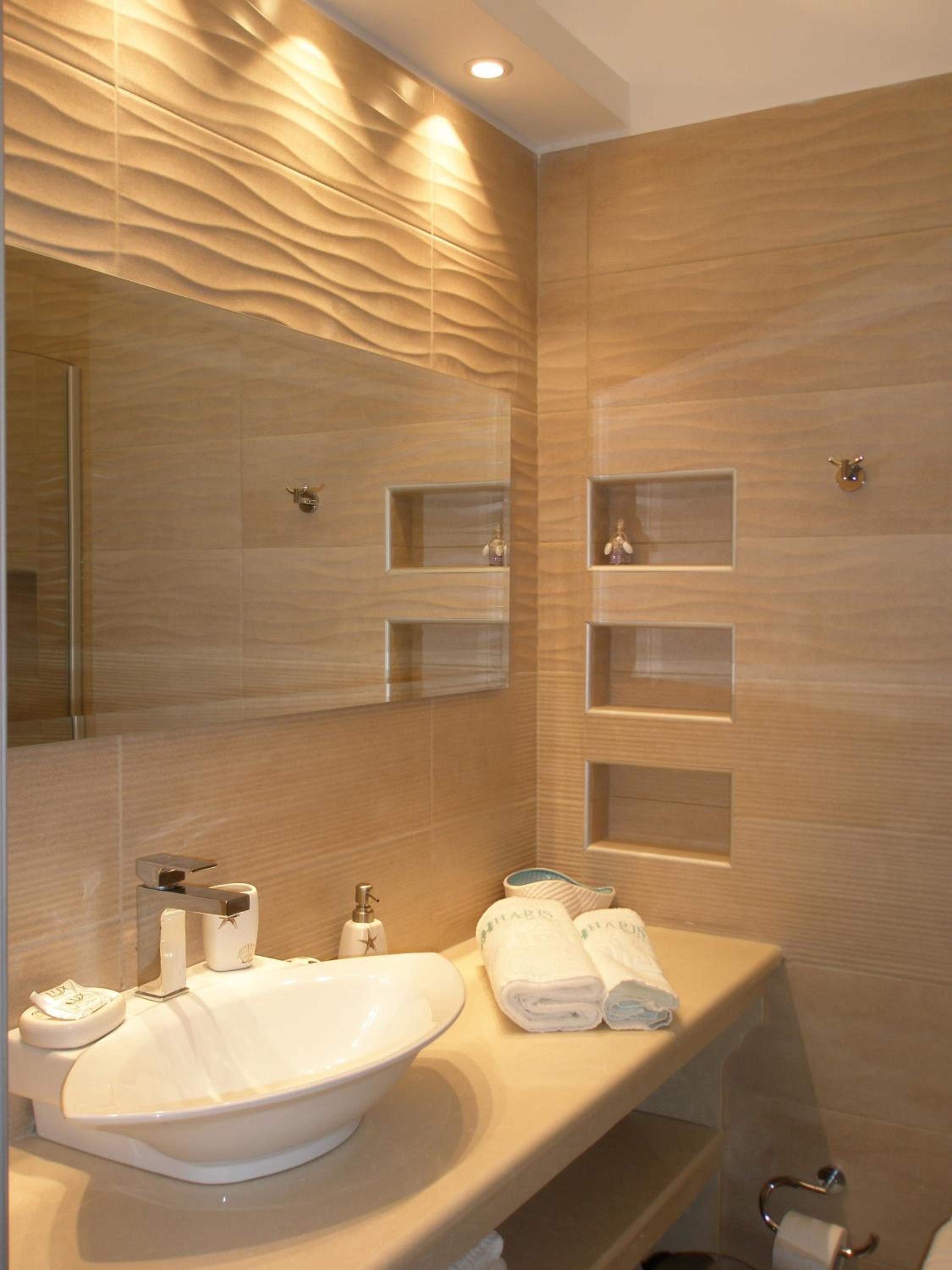 Deluxe Double Room (2 Adults + 1 Child) photo 3