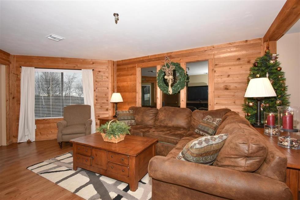 Three-Bedroom Apartment photo 1
