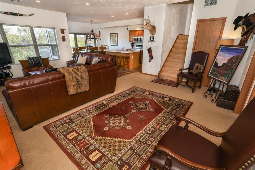 Four-Bedroom Apartment photo 1