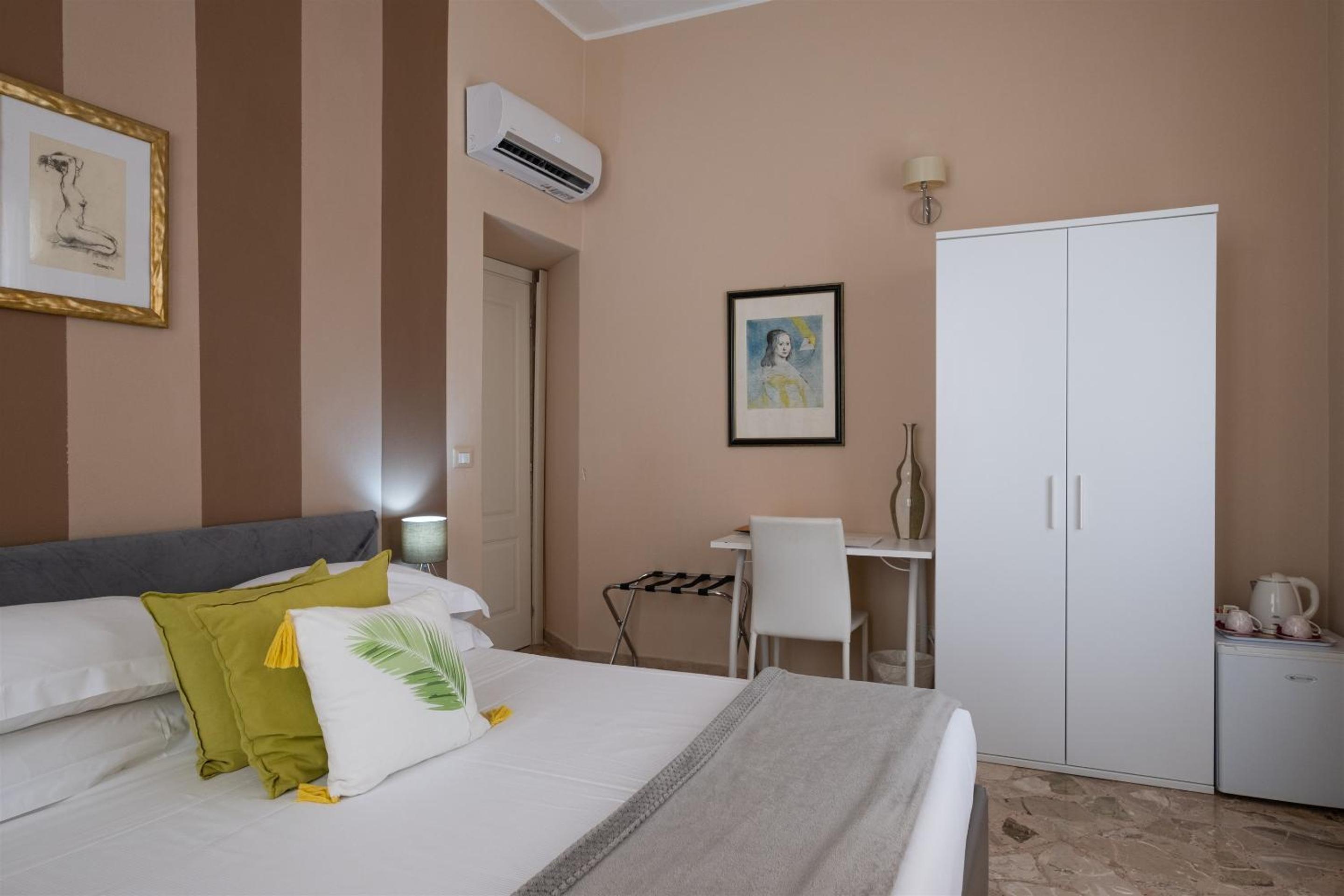 Standard Double Room photo 2