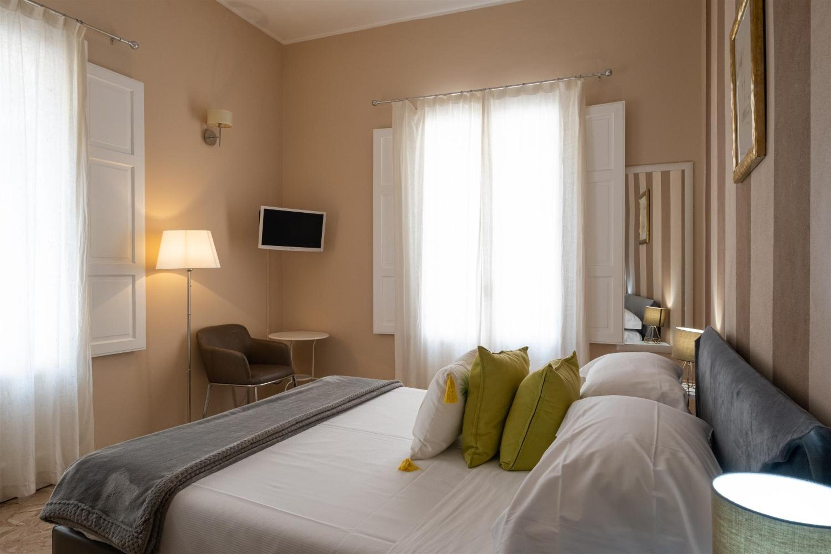 Standard Double Room photo 3