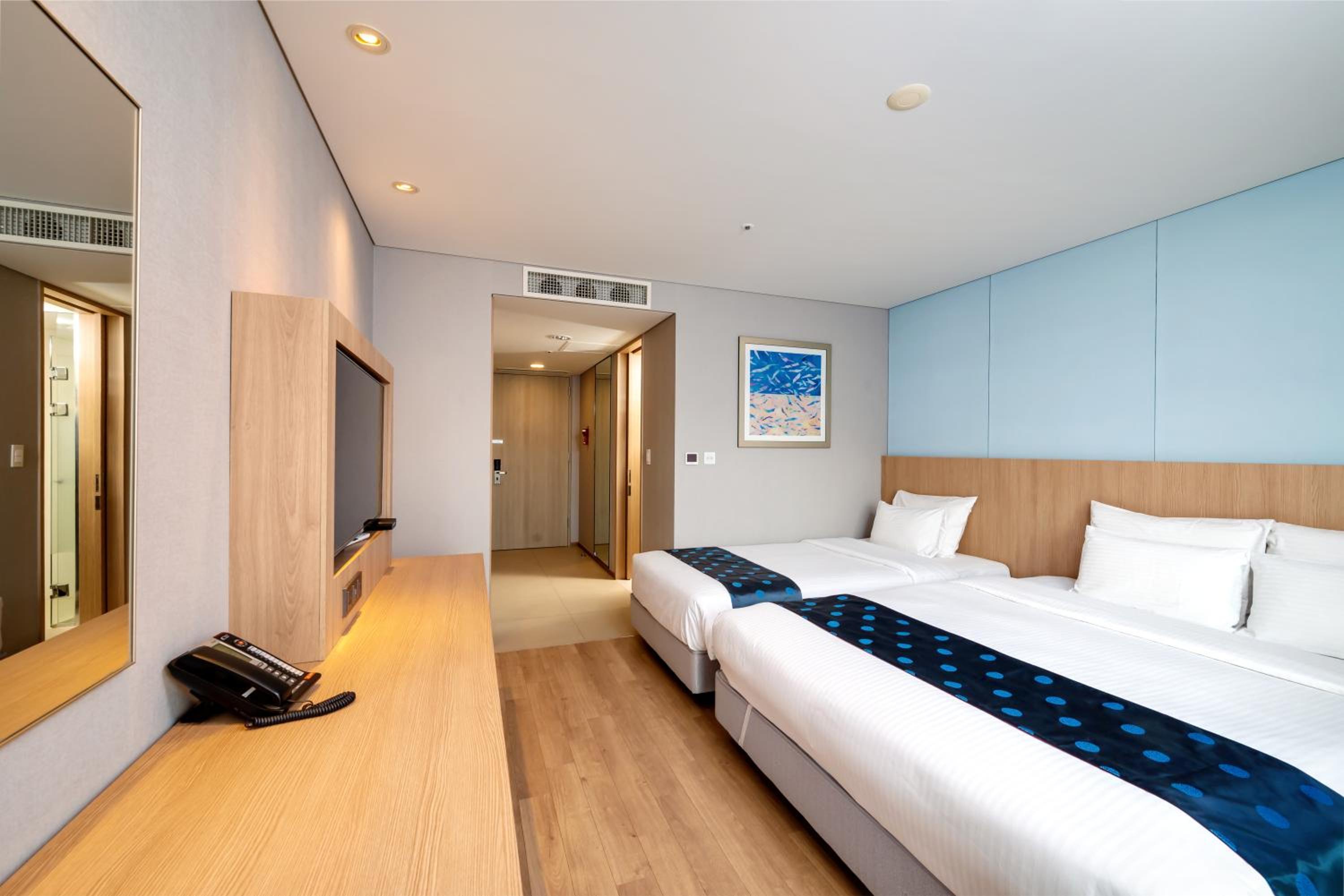 Family Twin Room - Photo 4