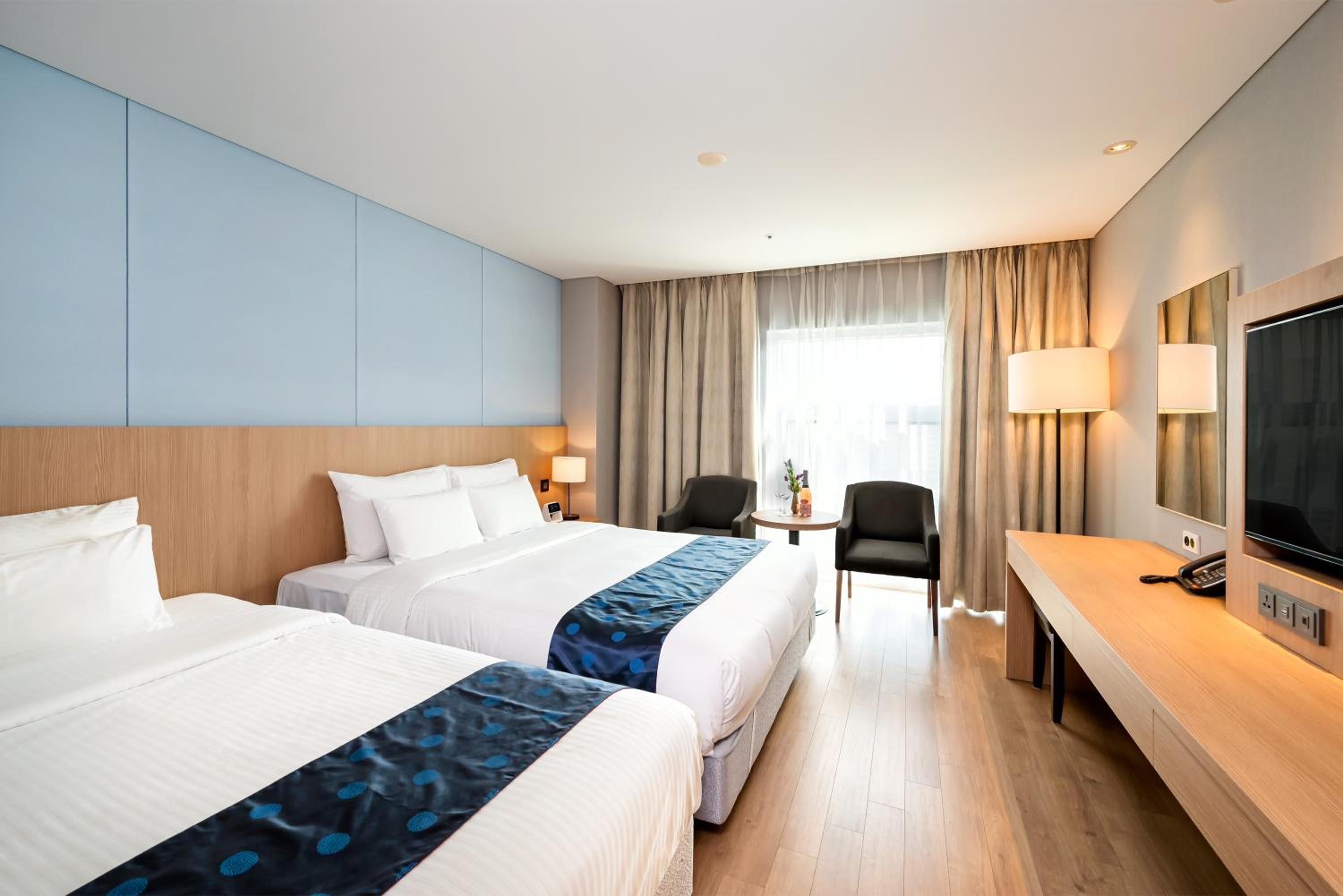 Family Twin Room - Photo 1