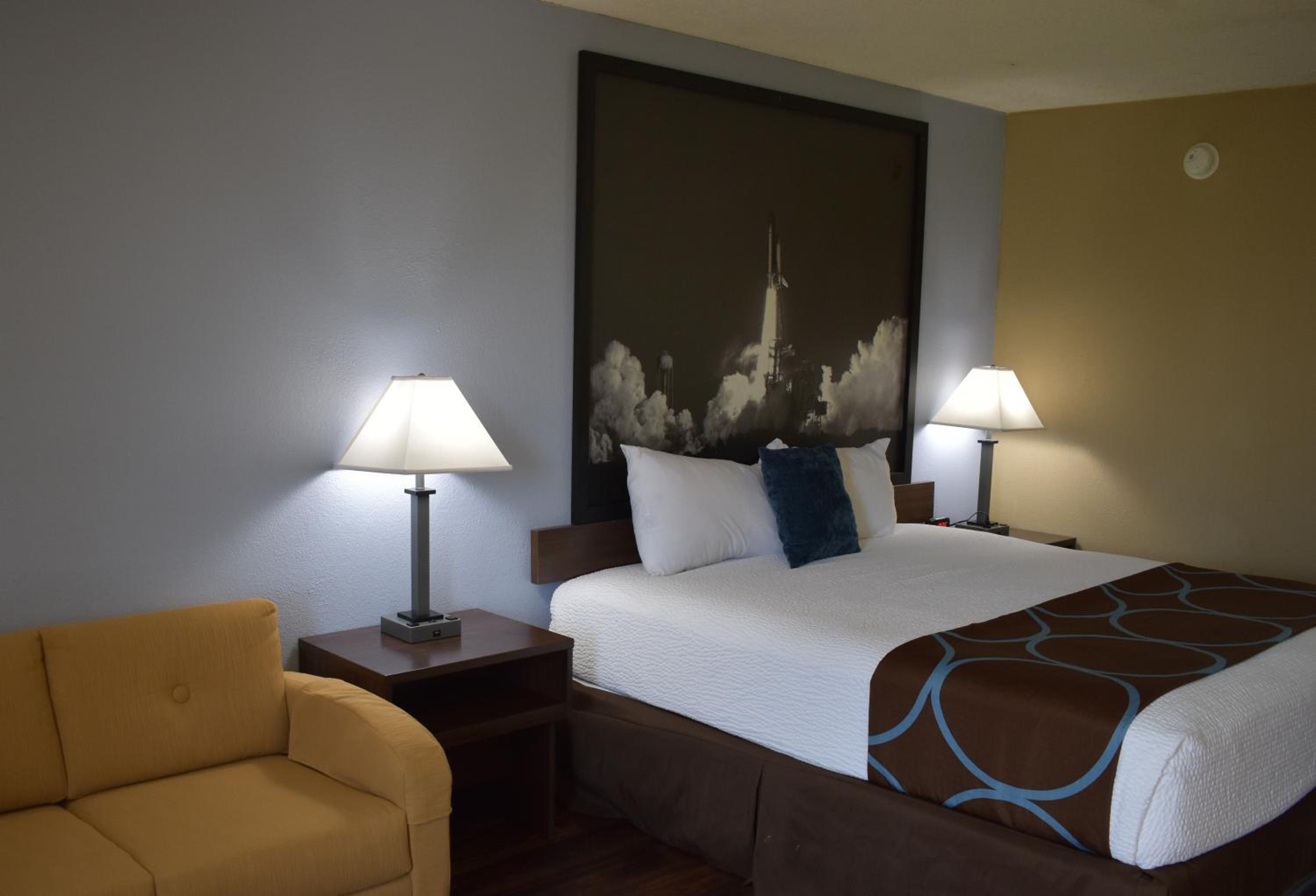 King Room - Non-Smoking - Photo 2