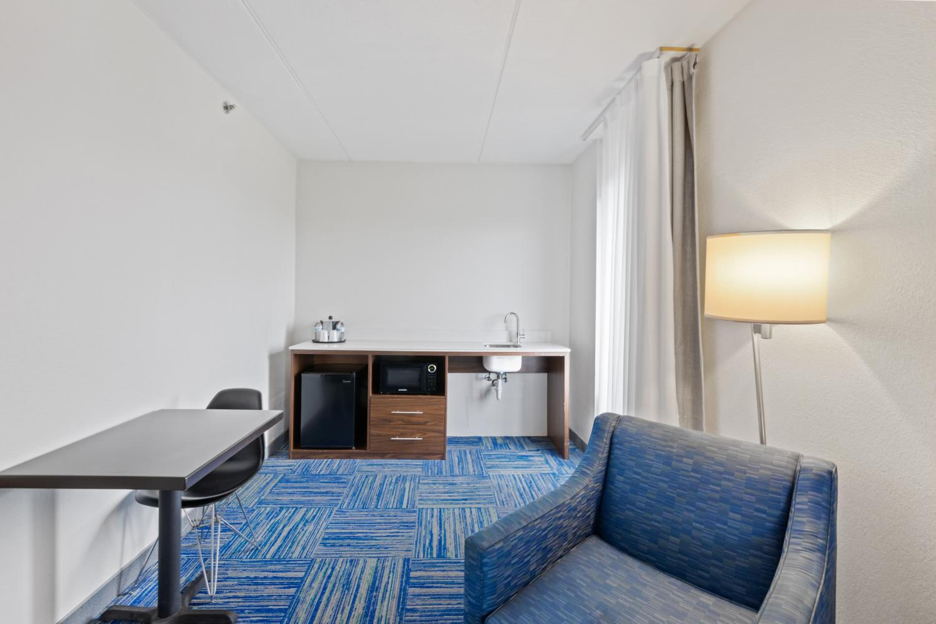 Superior King Suite - Non Smoking - Photo 7