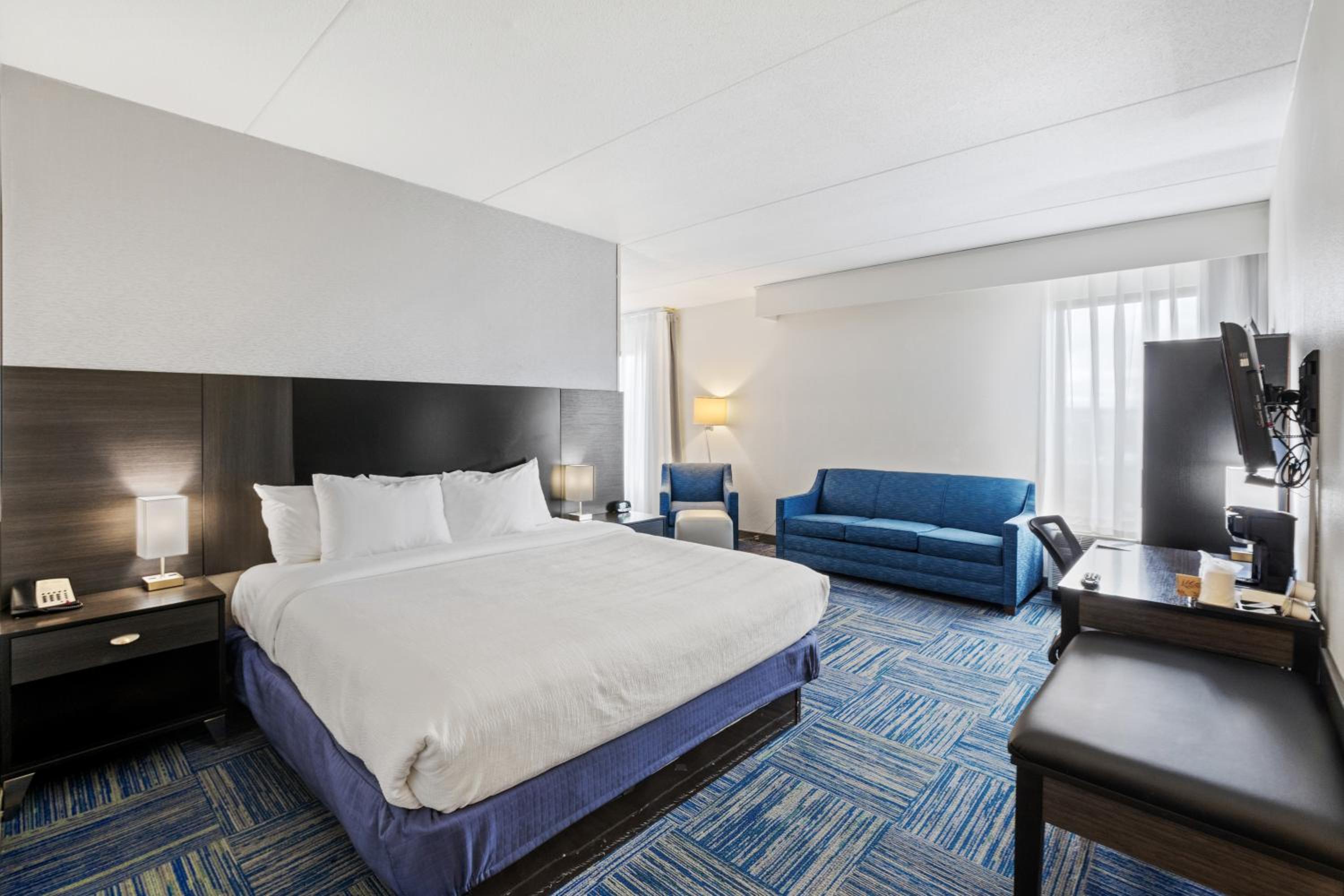 Superior King Suite - Non Smoking - Photo 4