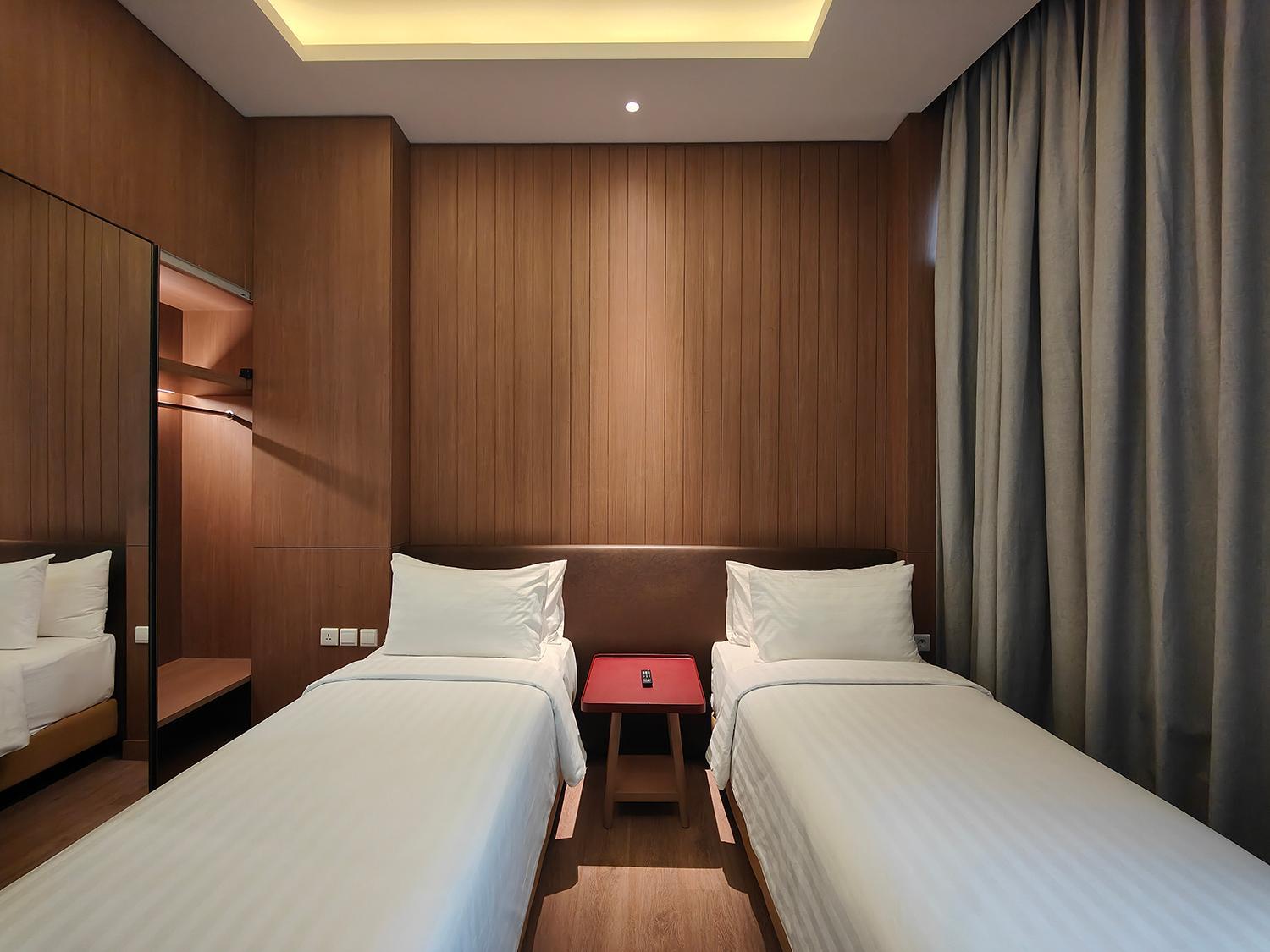 Ambassador Two-Bedroom - Photo 15
