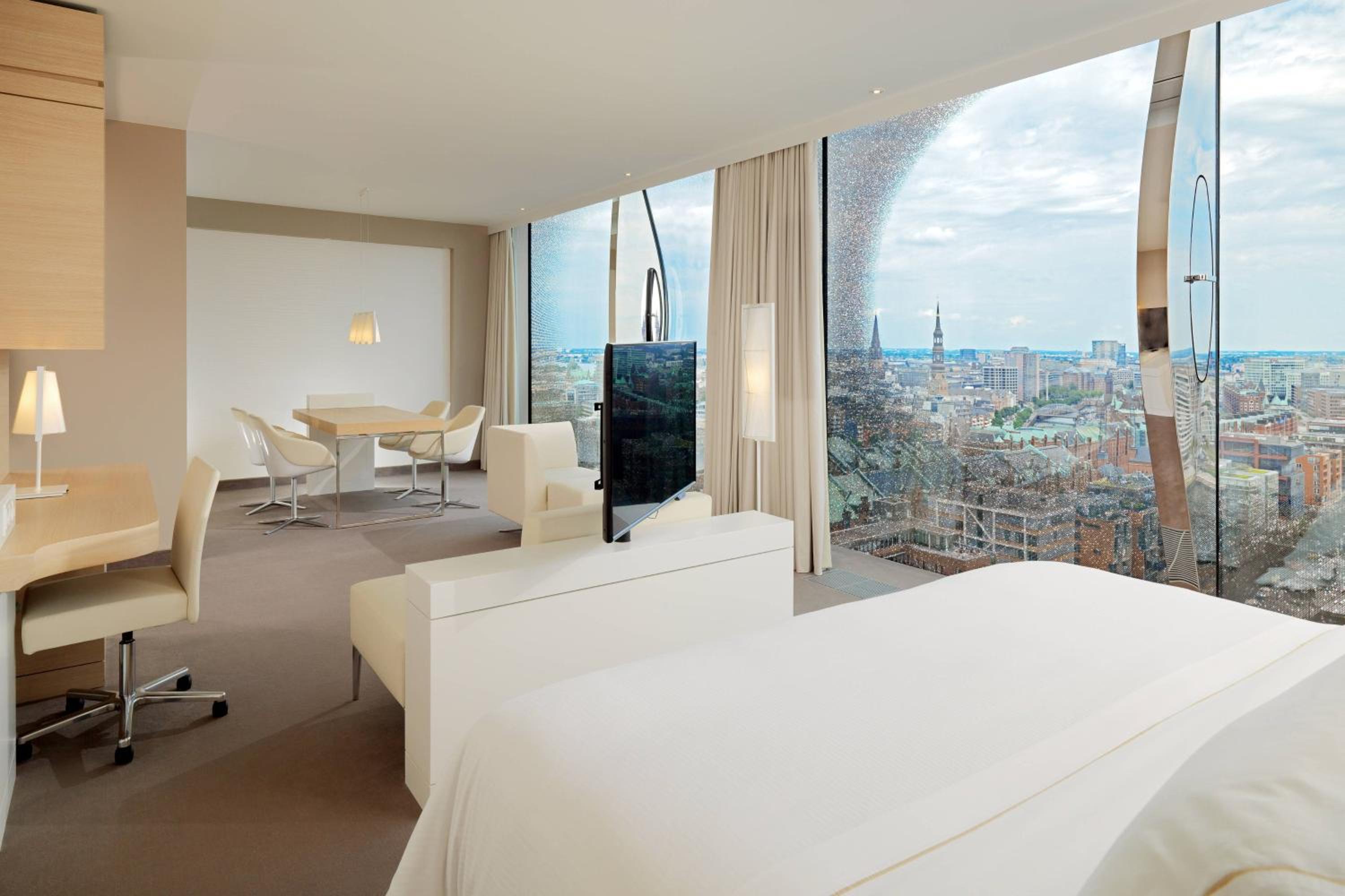 Elbphilharmonie Suite, Suite, 1 King, City/Elbe view