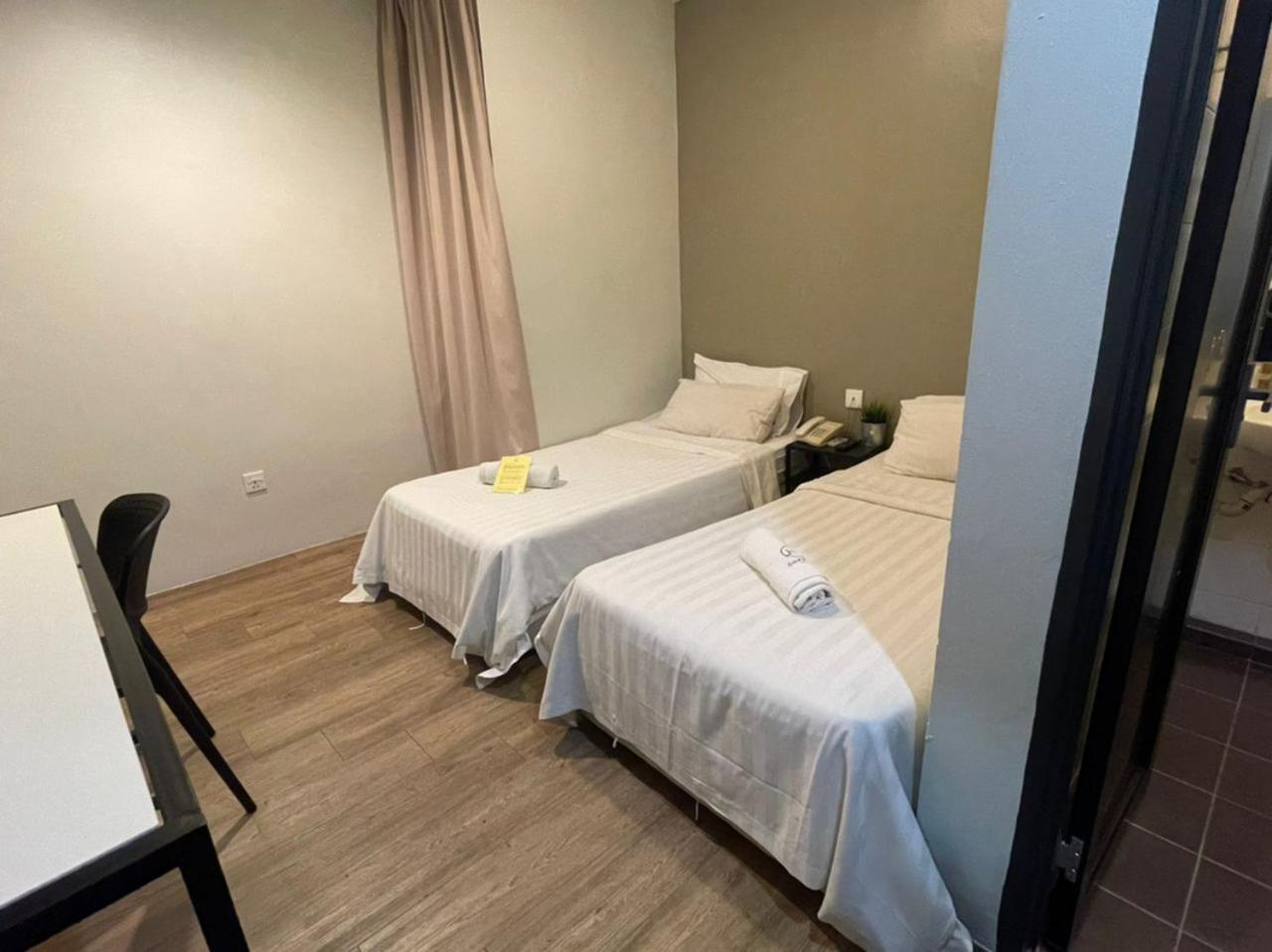 Standard Twin Room (No Window) - Photo 2