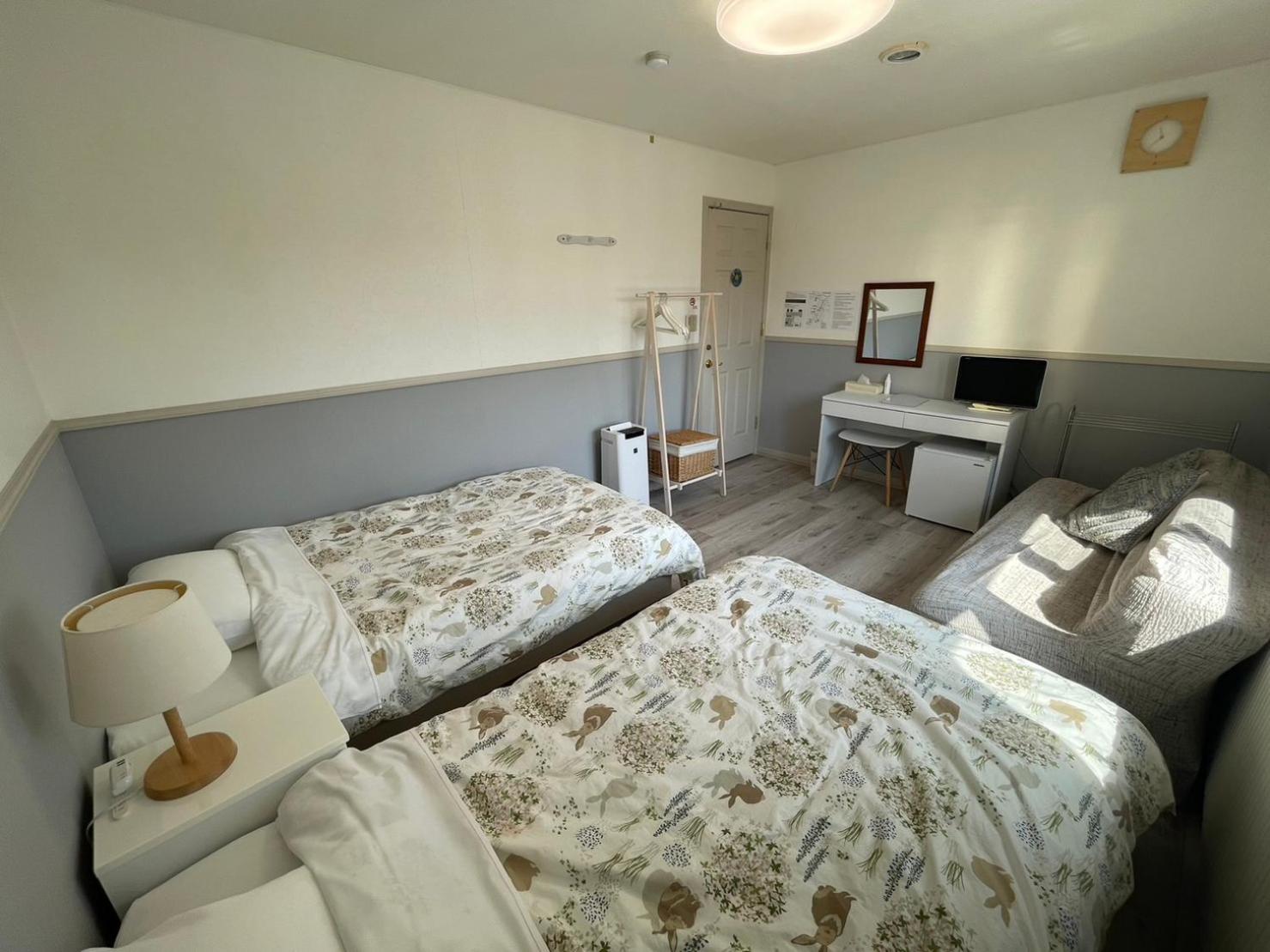 Standard Room with Shared Bathroom photo 2