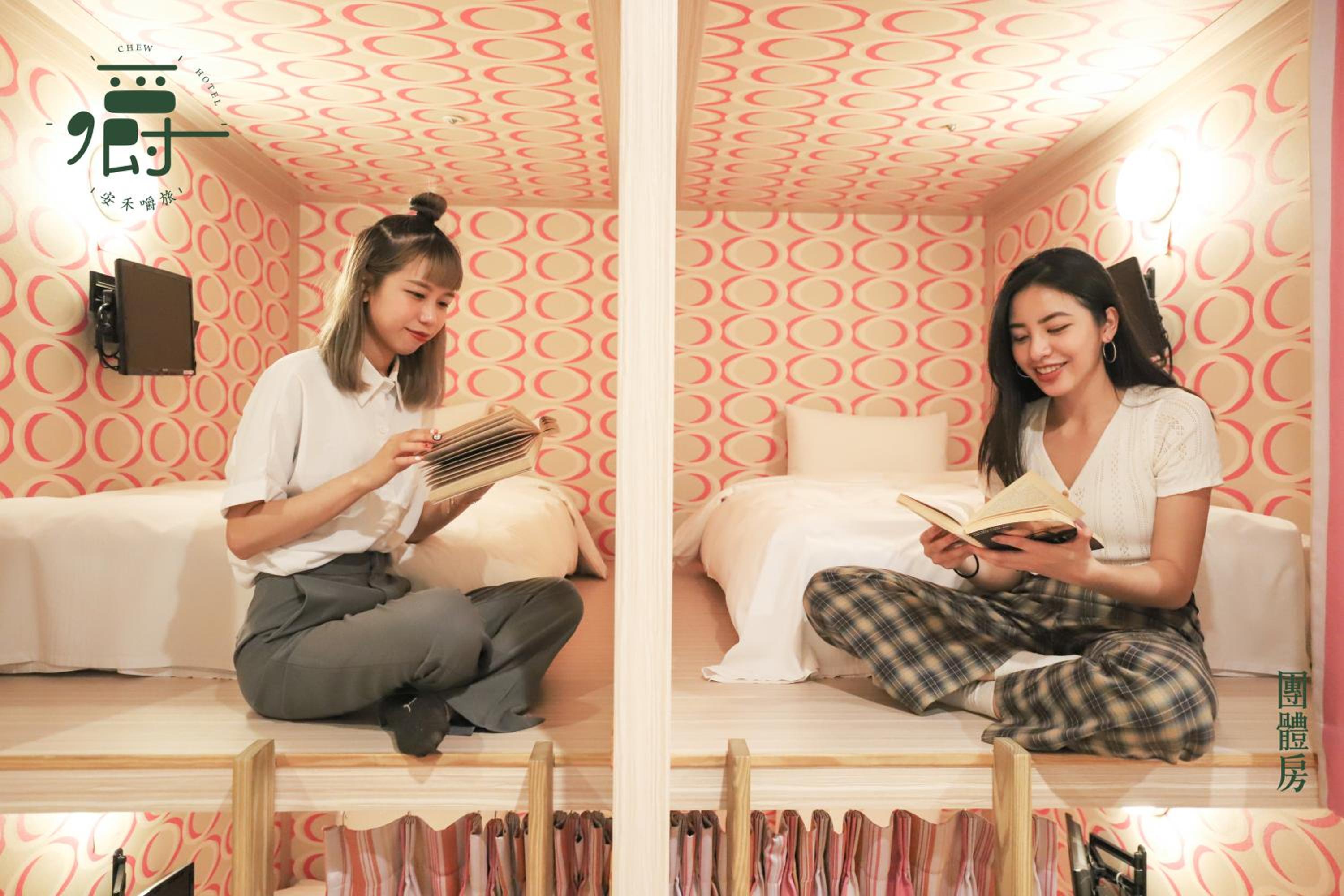 Bed in 8-Bed Female Dormitory Room photo 3