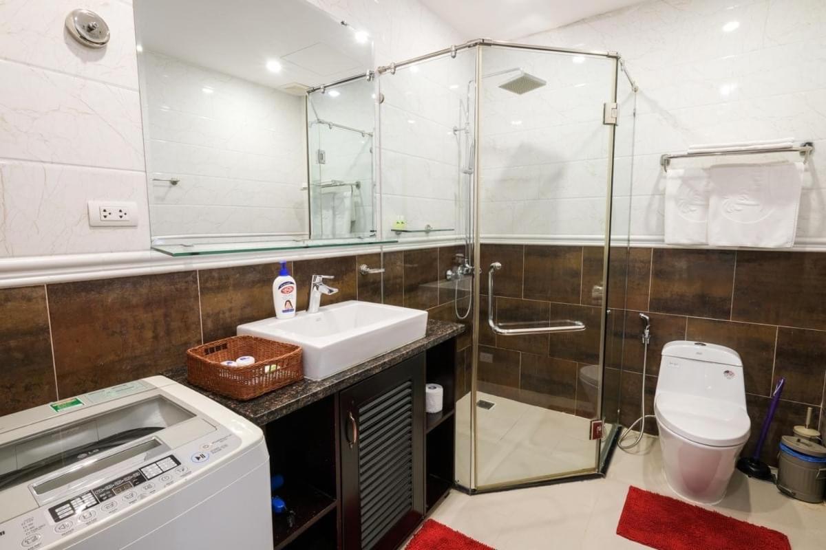 One-Bedroom Apartment - Photo 12