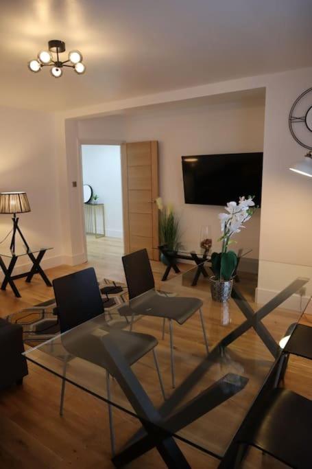 One-Bedroom Apartment photo 3