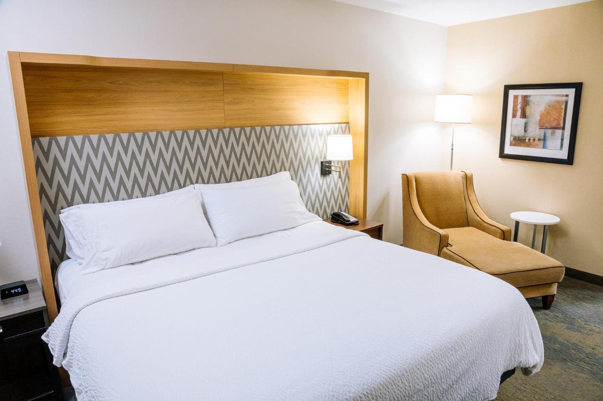 Standard King Room - Photo 3