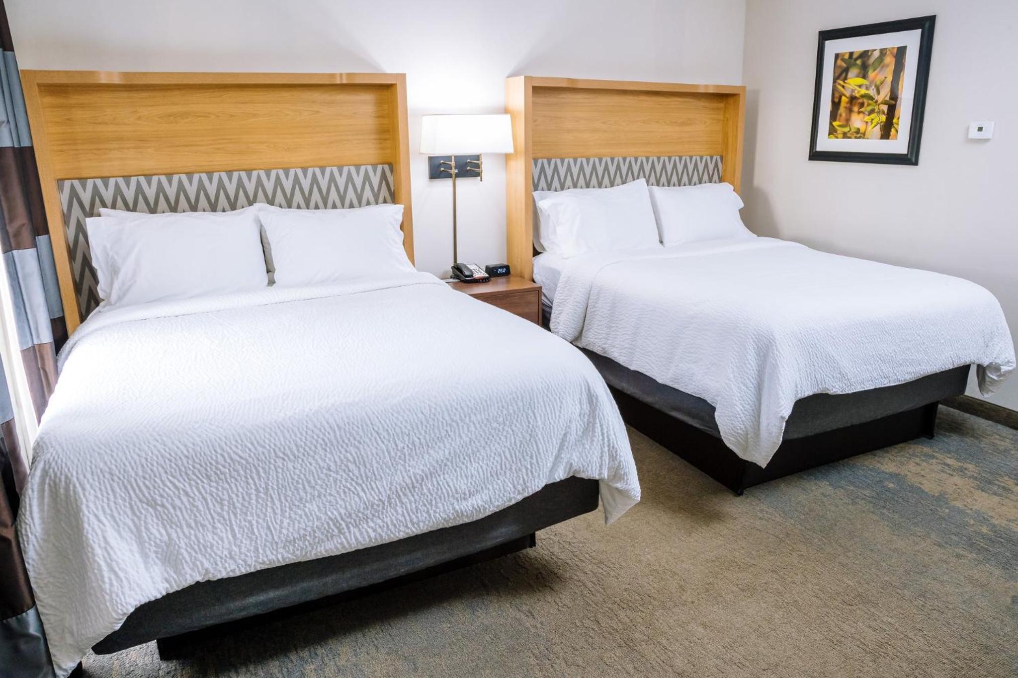 Standard Room with Two Queen Beds - Photo 1