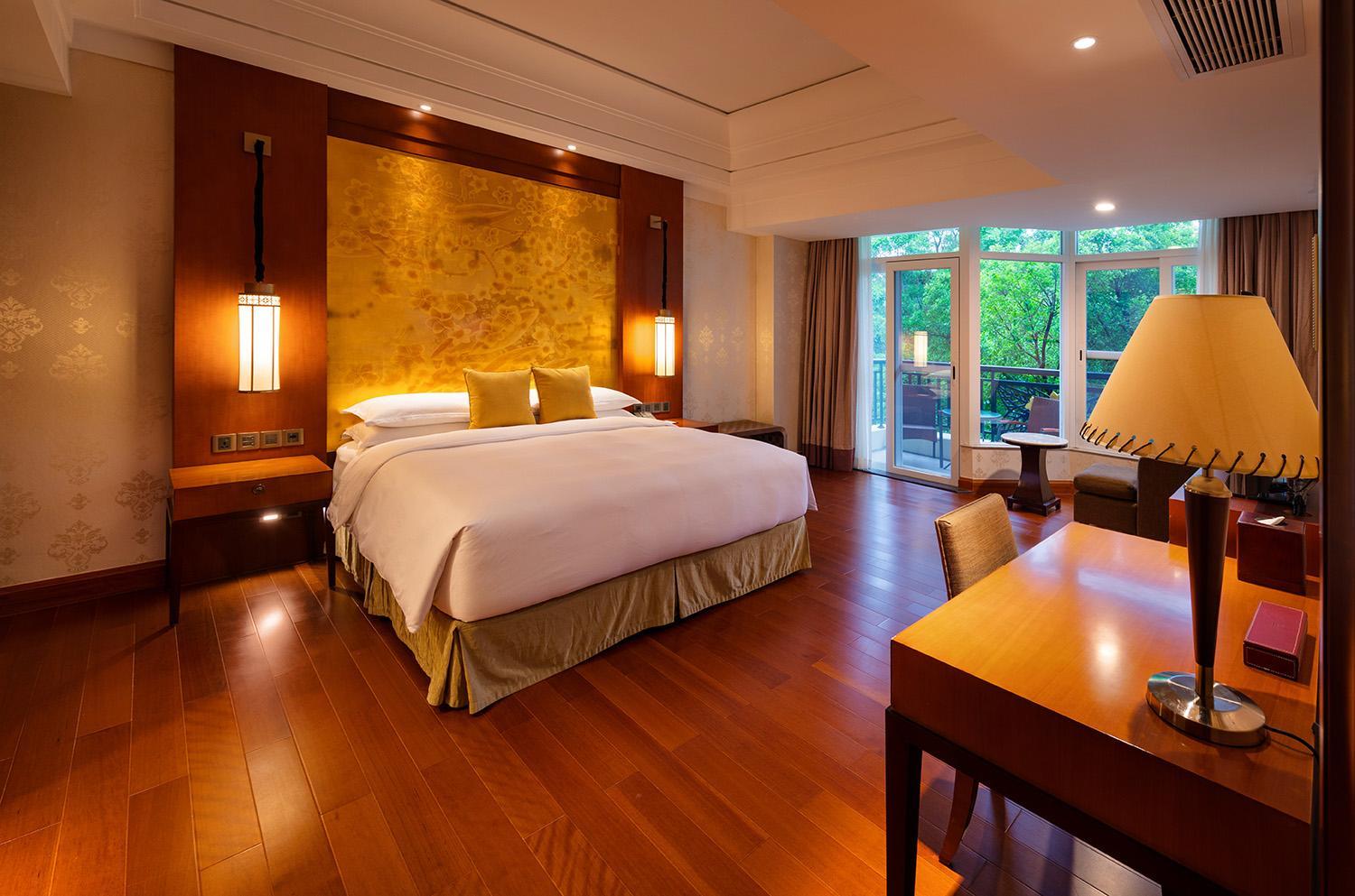 Gardenview Superior King Room photo 3