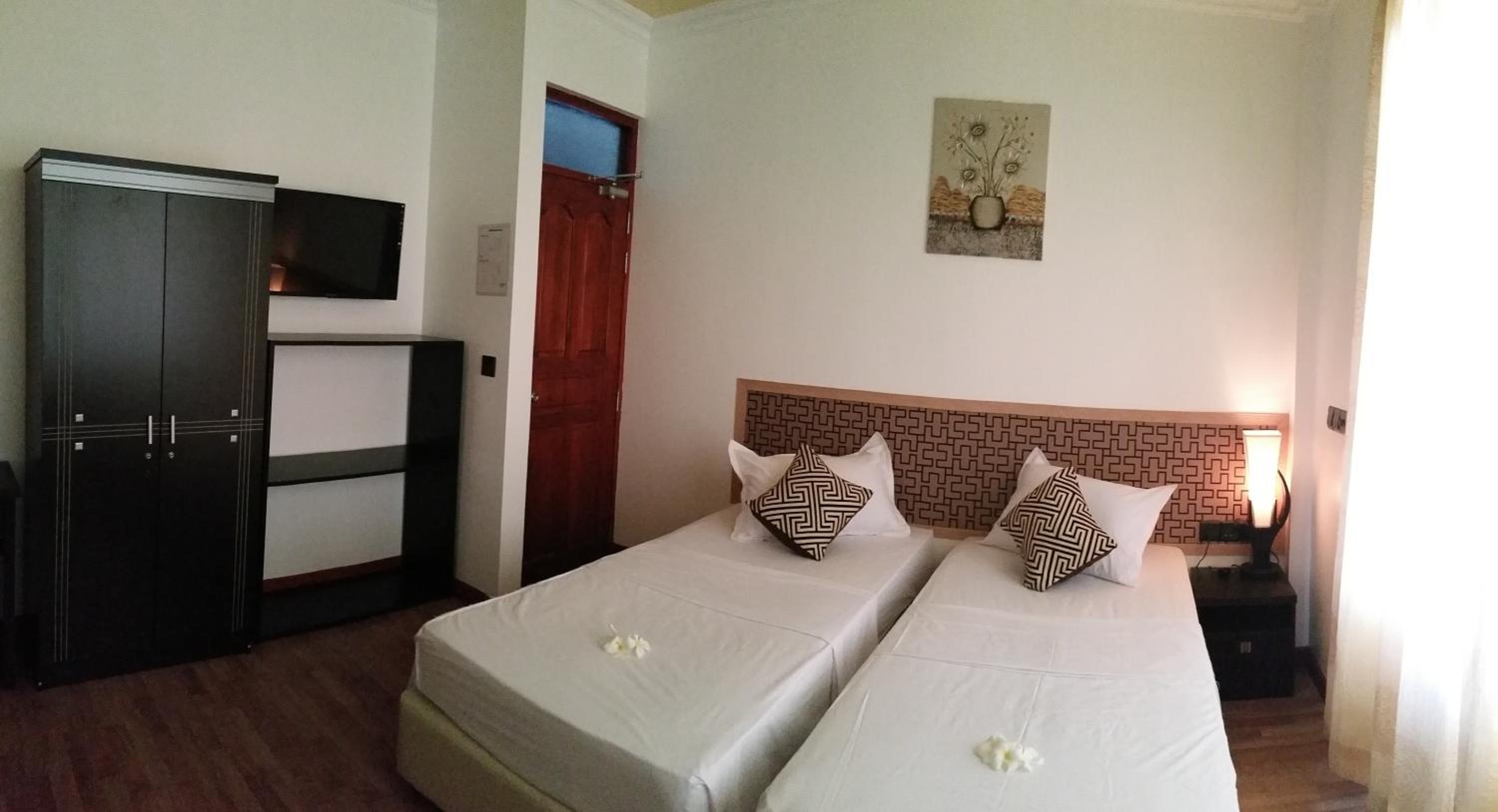 Deluxe Room - Photo 8