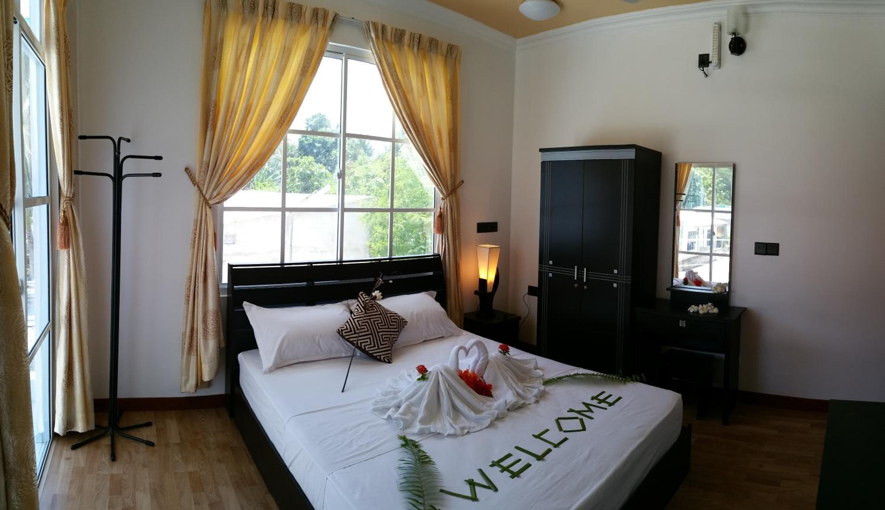 Double Room with Balcony - Photo 5