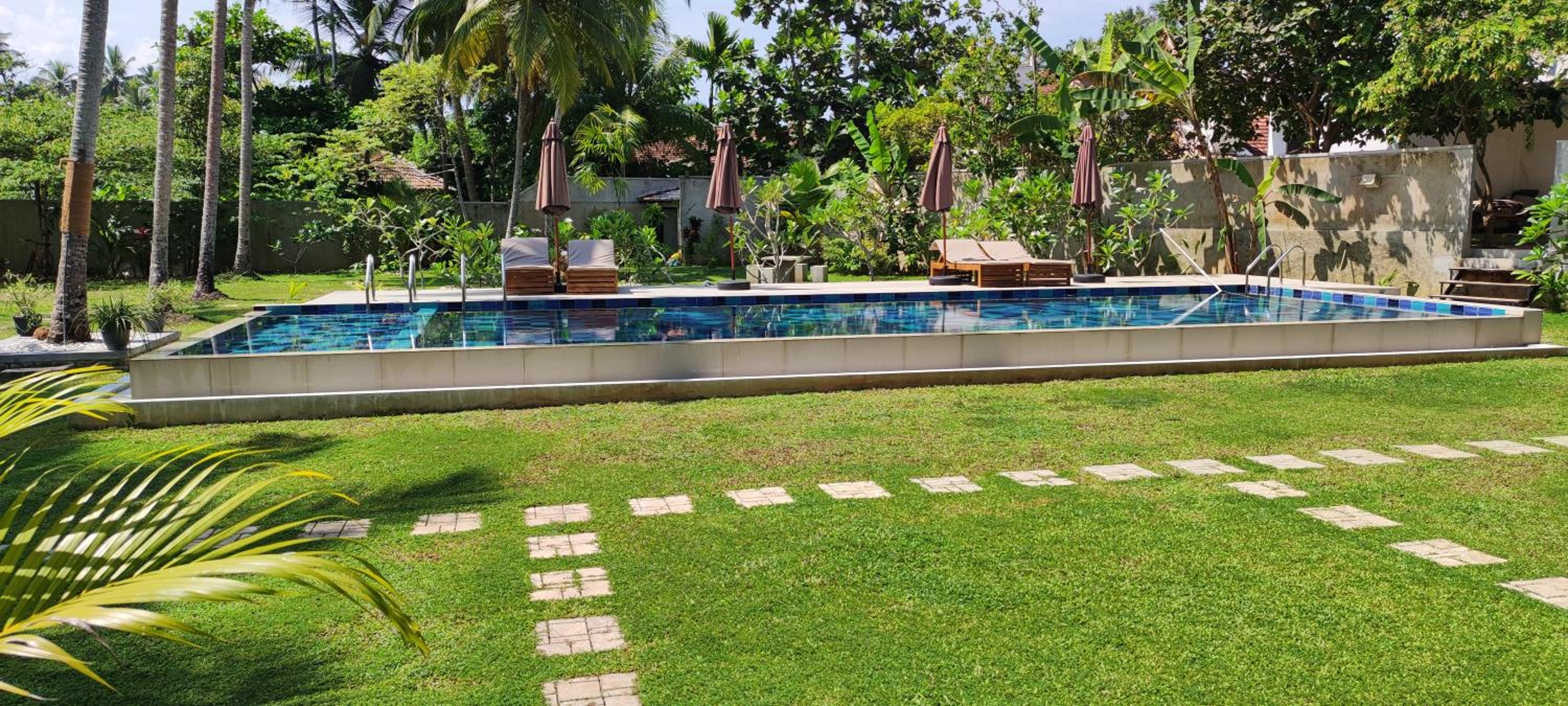 King Room with Pool View - Photo 8